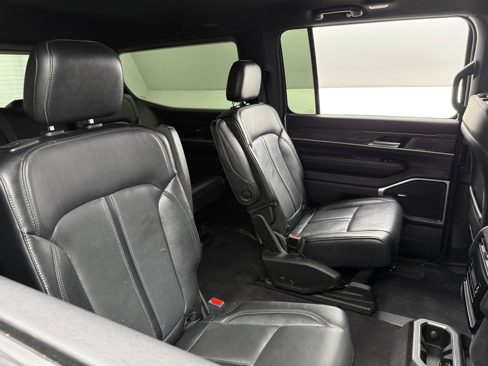 Thumbnail: 2022 Jeep Wagoneer - 5