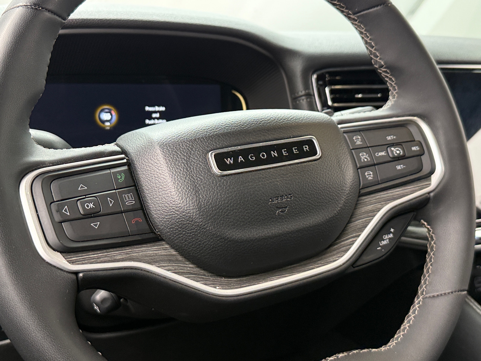 Thumbnail: 2022 Jeep Wagoneer - 4