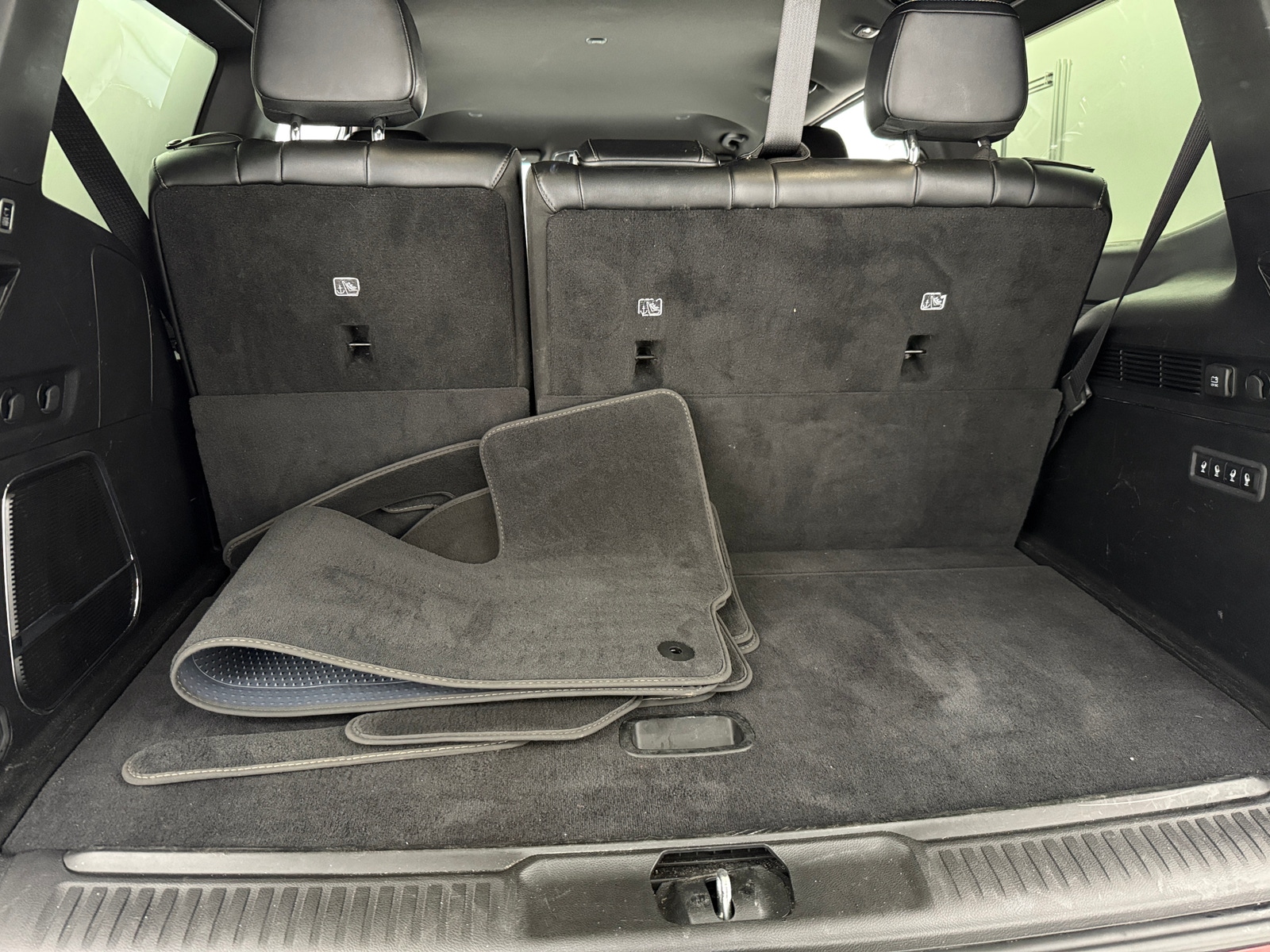 Thumbnail: 2022 Jeep Wagoneer - 6