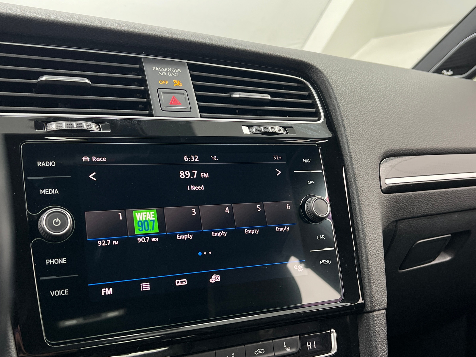 Thumbnail: 2018 Volkswagen Golf - 3