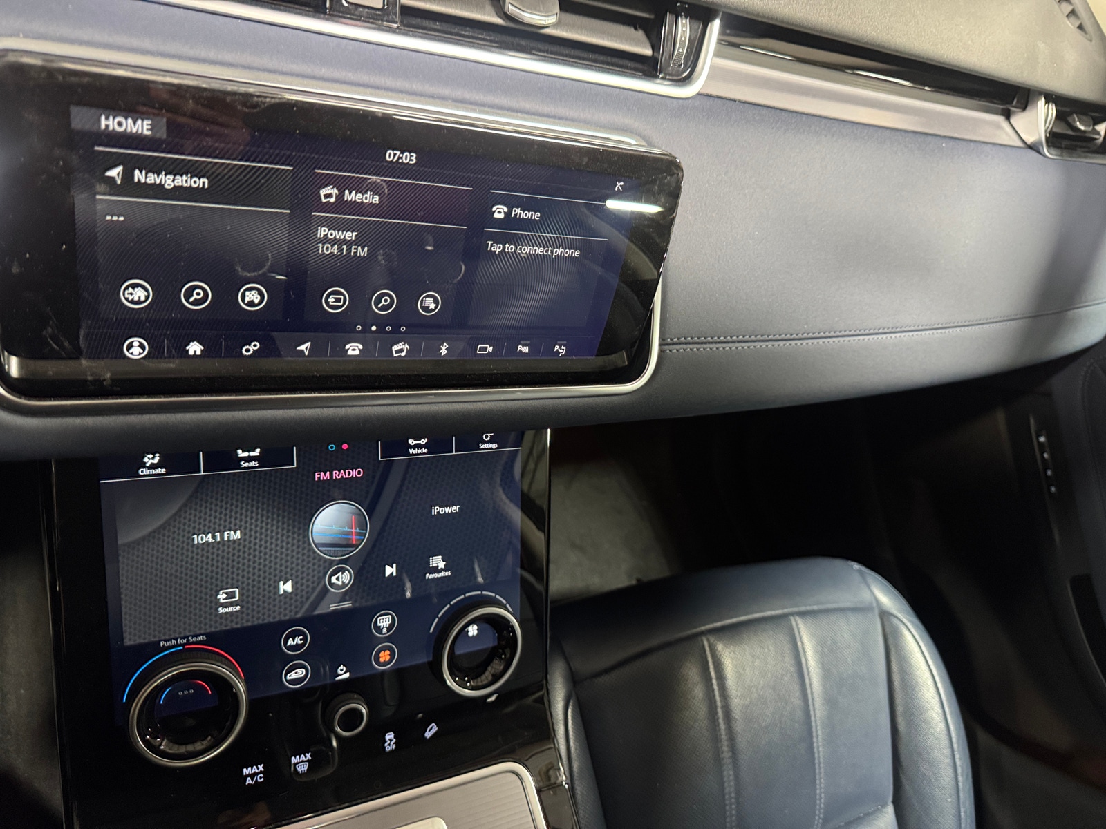 Thumbnail: 2020 Land Rover Range Rover Evoque - 3