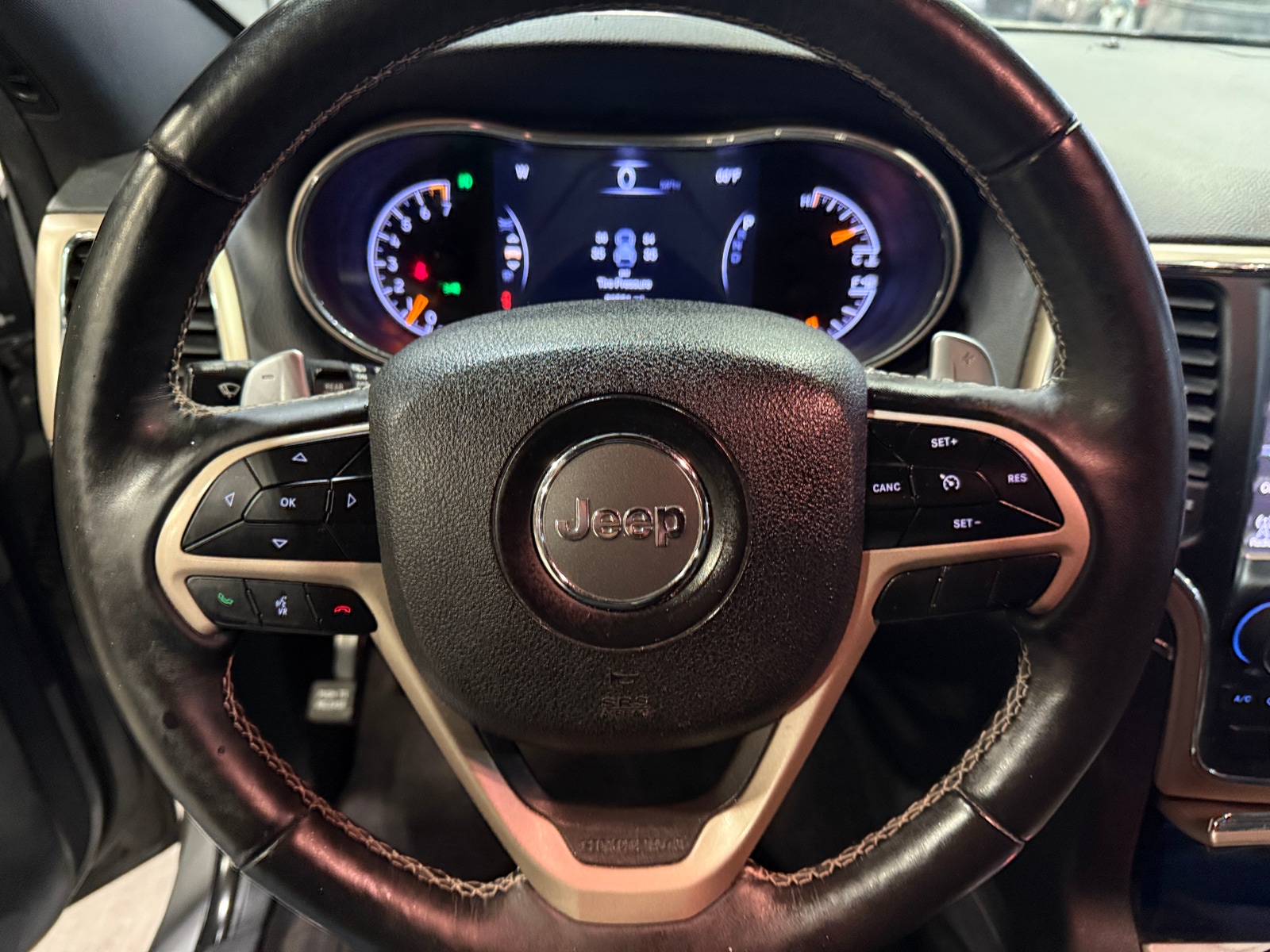 Thumbnail: 2017 Jeep Grand Cherokee - 4