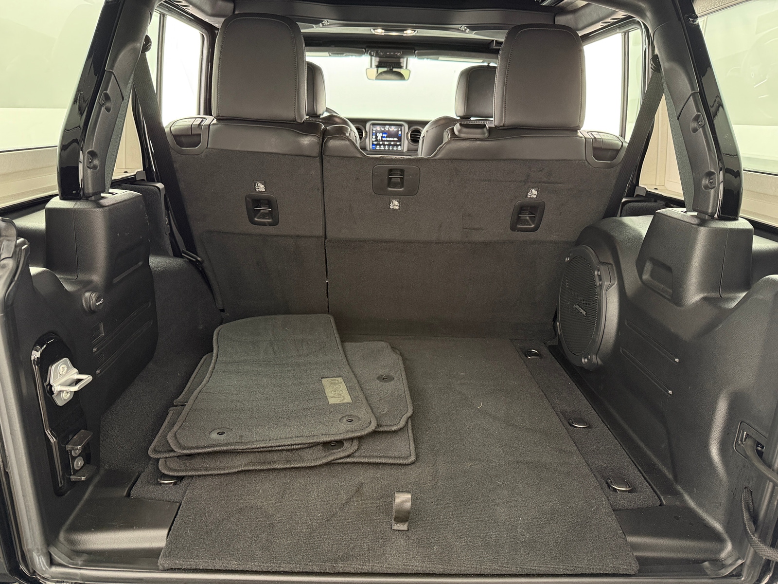 Thumbnail: 2022 Jeep Wrangler - 6