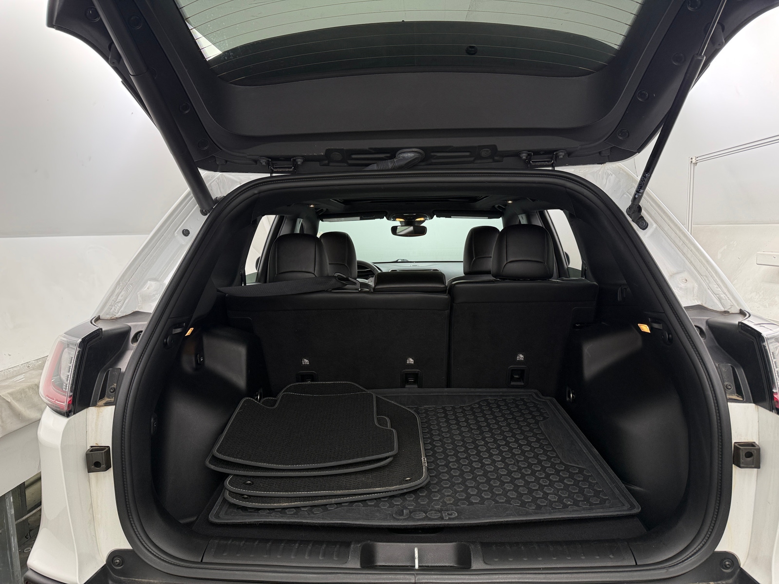 Thumbnail: 2021 Jeep Cherokee - 6