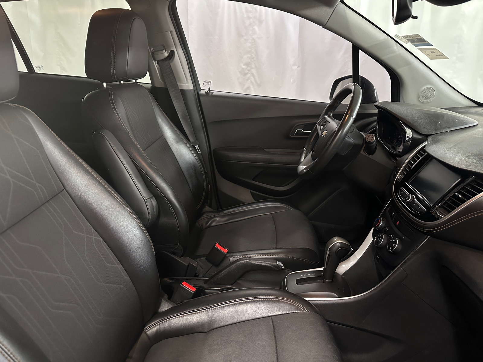 Thumbnail: 2017 Chevrolet Trax - 2