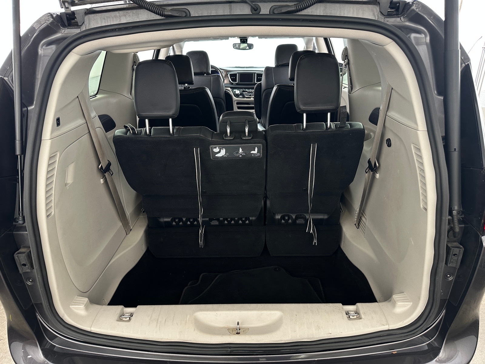 Thumbnail: 2019 Chrysler Pacifica - 6