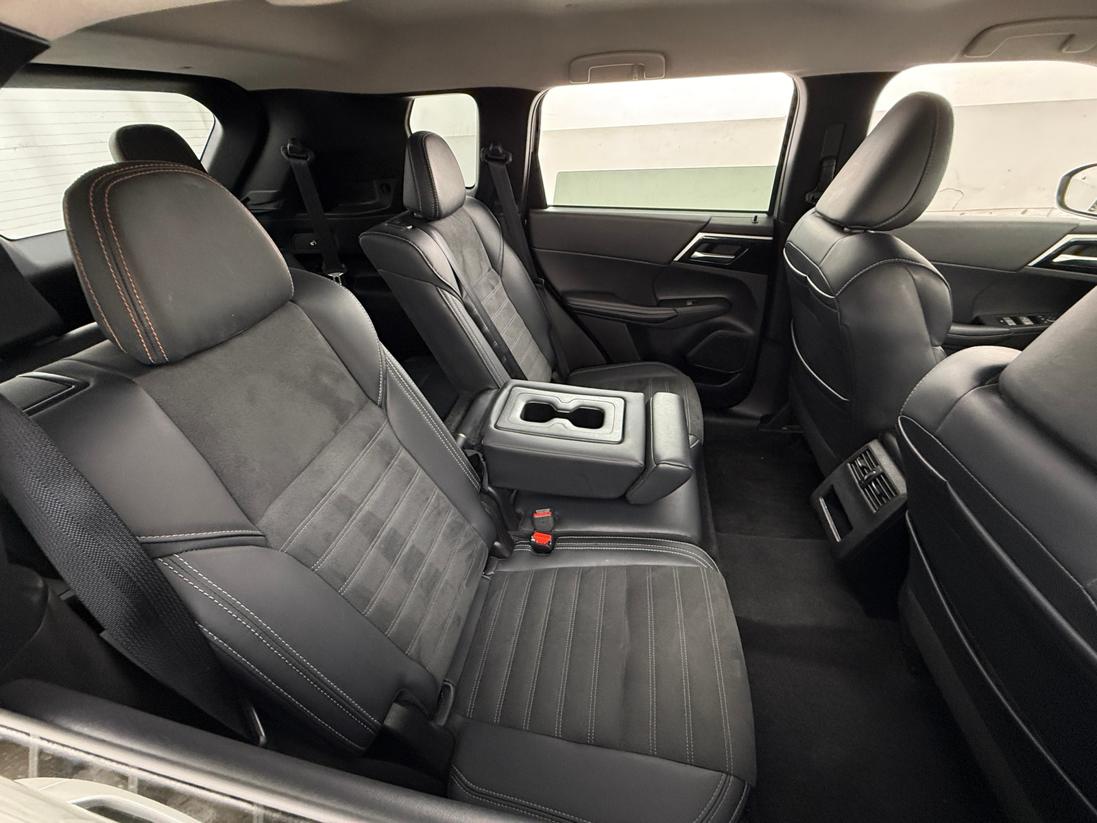 Thumbnail: 2024 Mitsubishi Outlander - 5