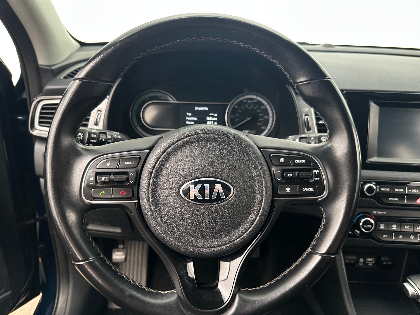 Thumbnail: 2017 Kia Niro - 4