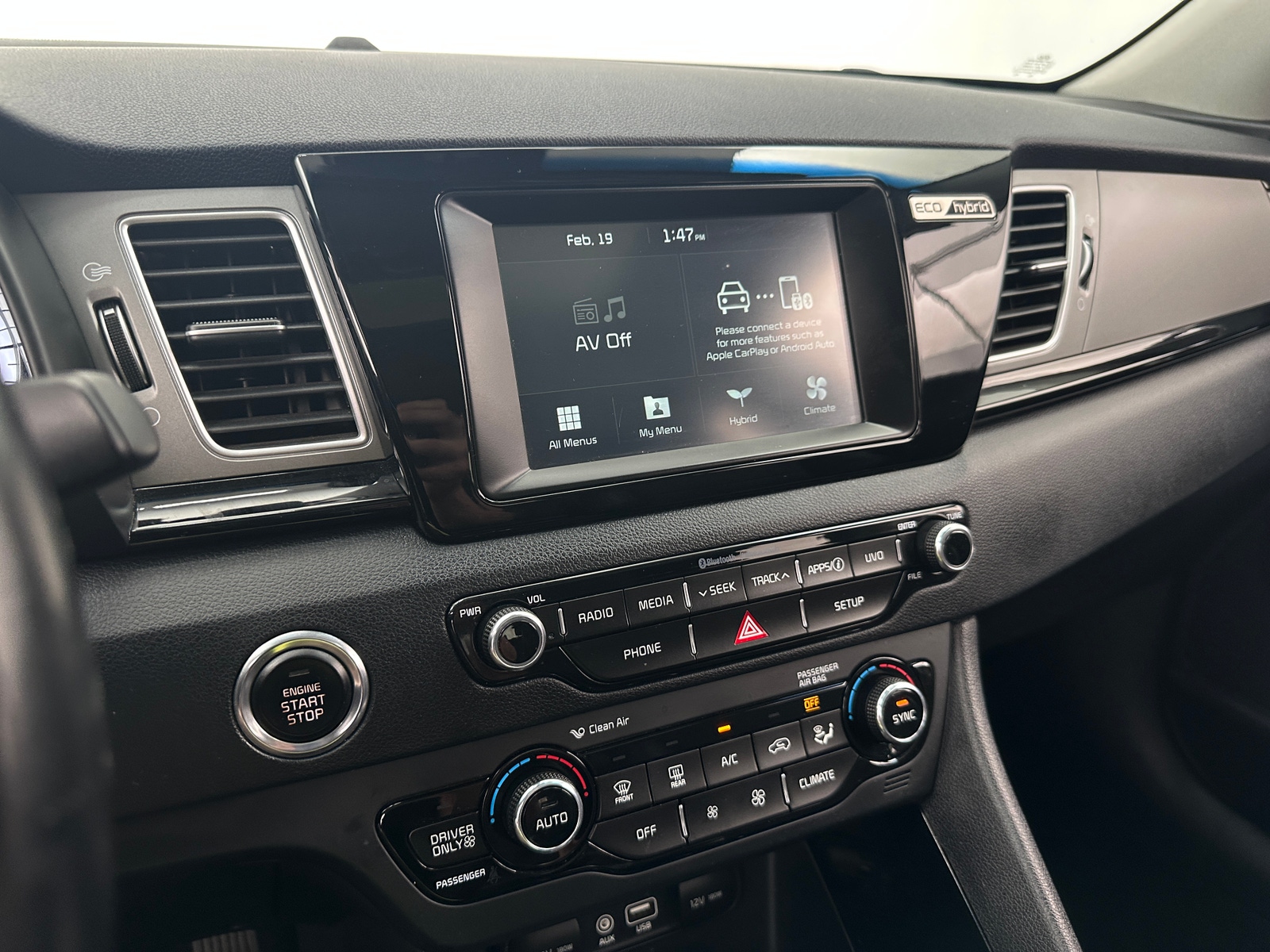 Thumbnail: 2017 Kia Niro - 3