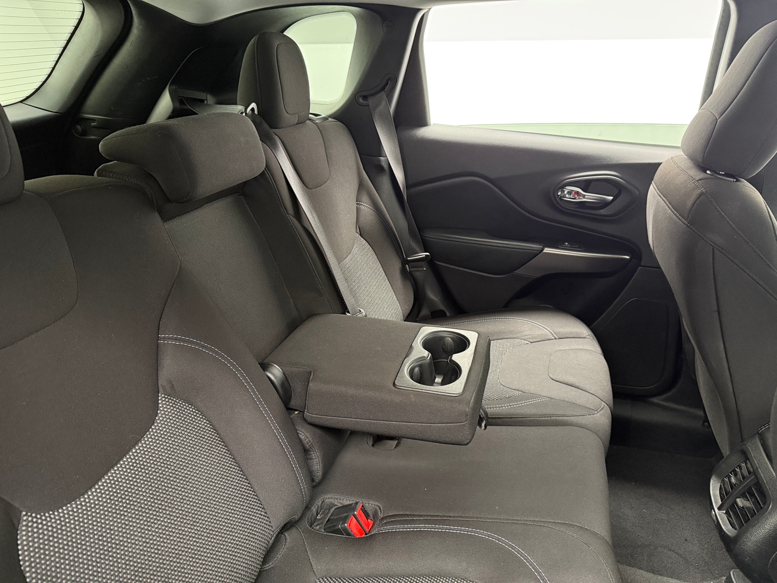 Thumbnail: 2020 Jeep Cherokee - 6