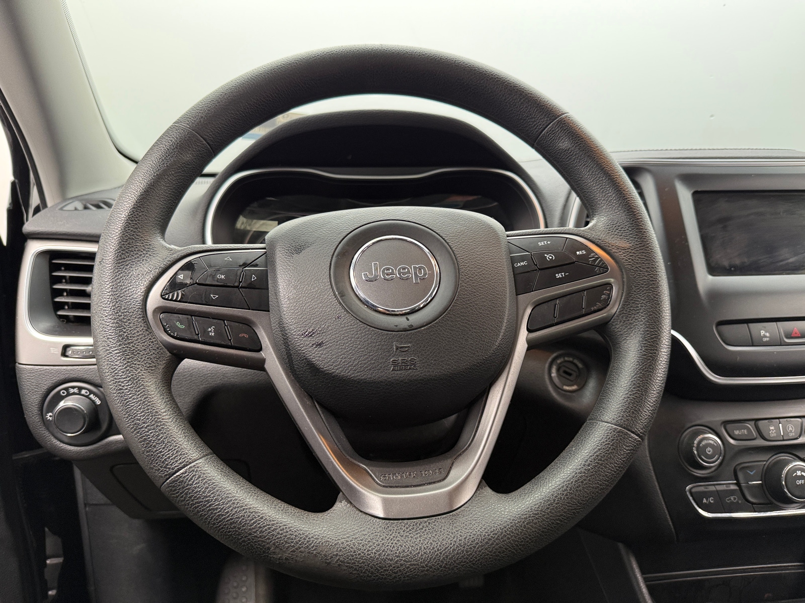 Thumbnail: 2020 Jeep Cherokee - 5