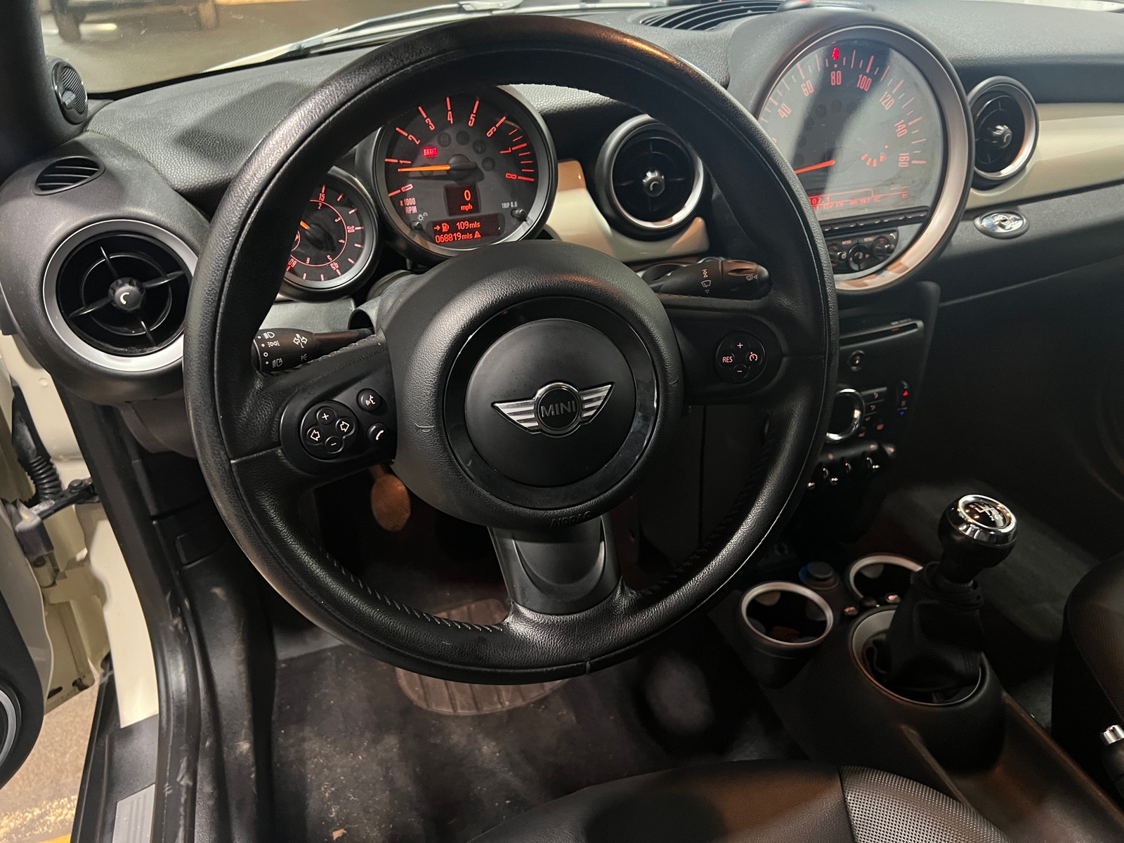 Thumbnail: 2015 MINI Cooper Convertible - 5