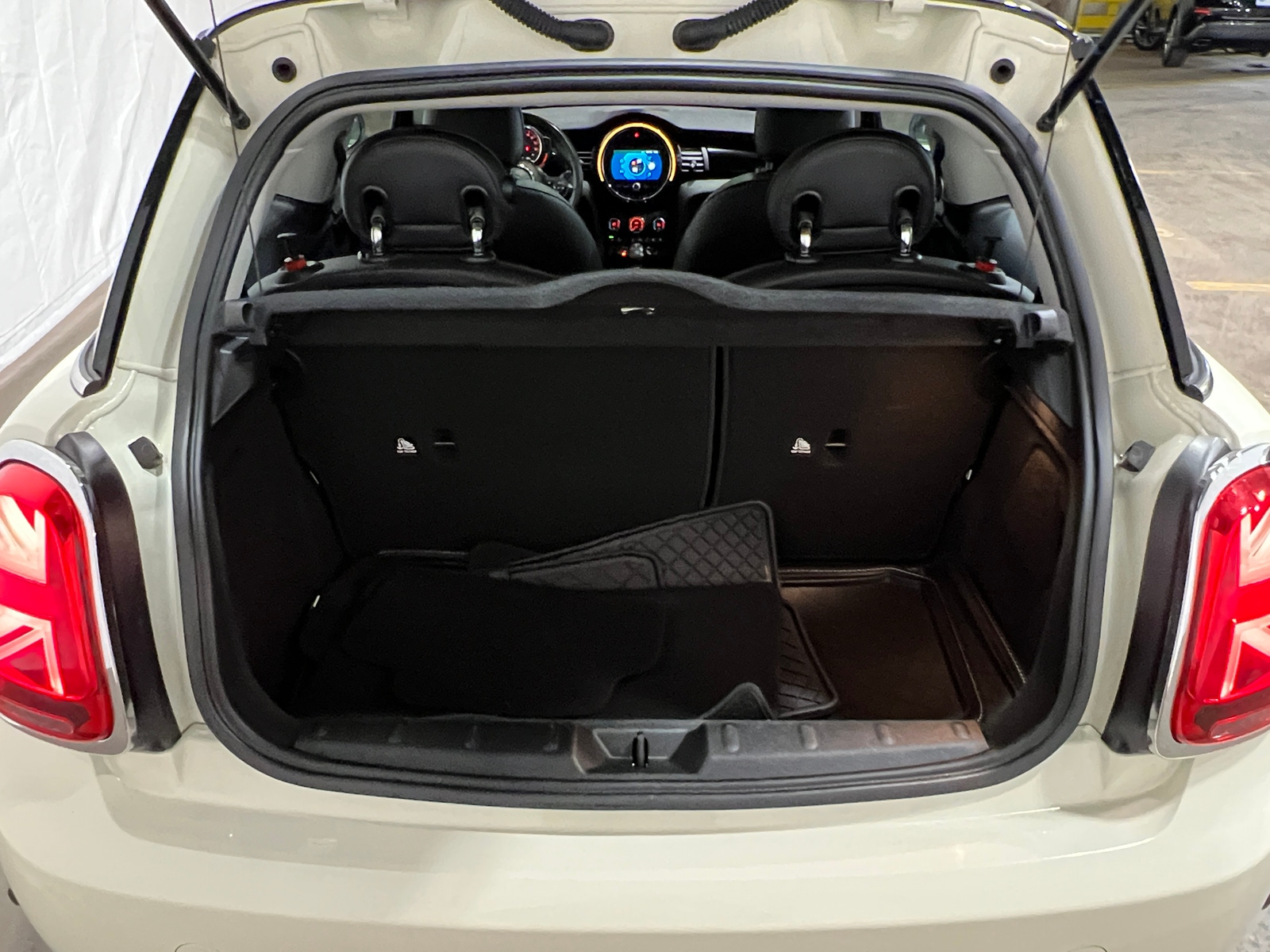 Thumbnail: 2019 MINI Cooper Hardtop - 6