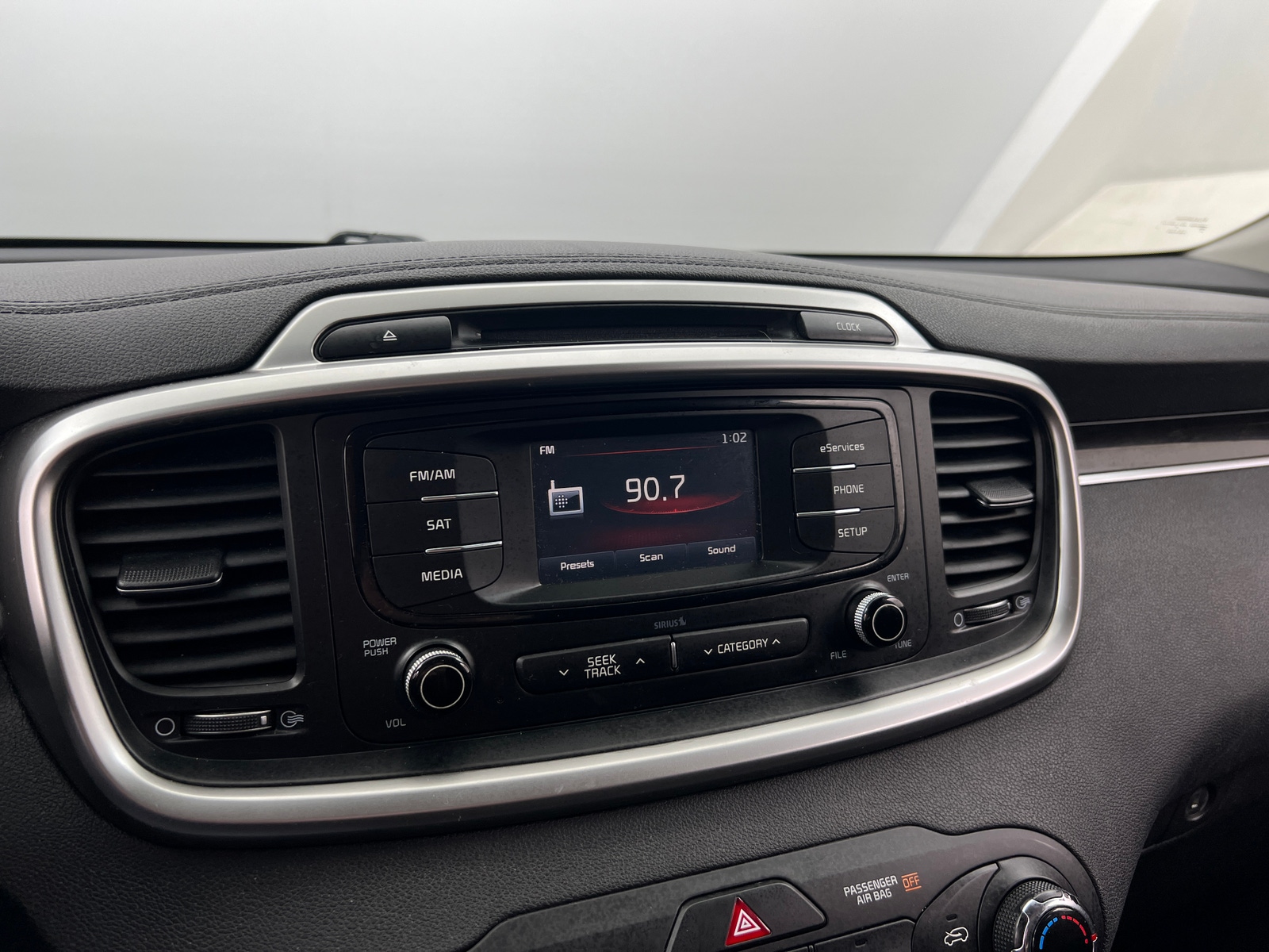 Thumbnail: 2016 Kia Sorento - 4