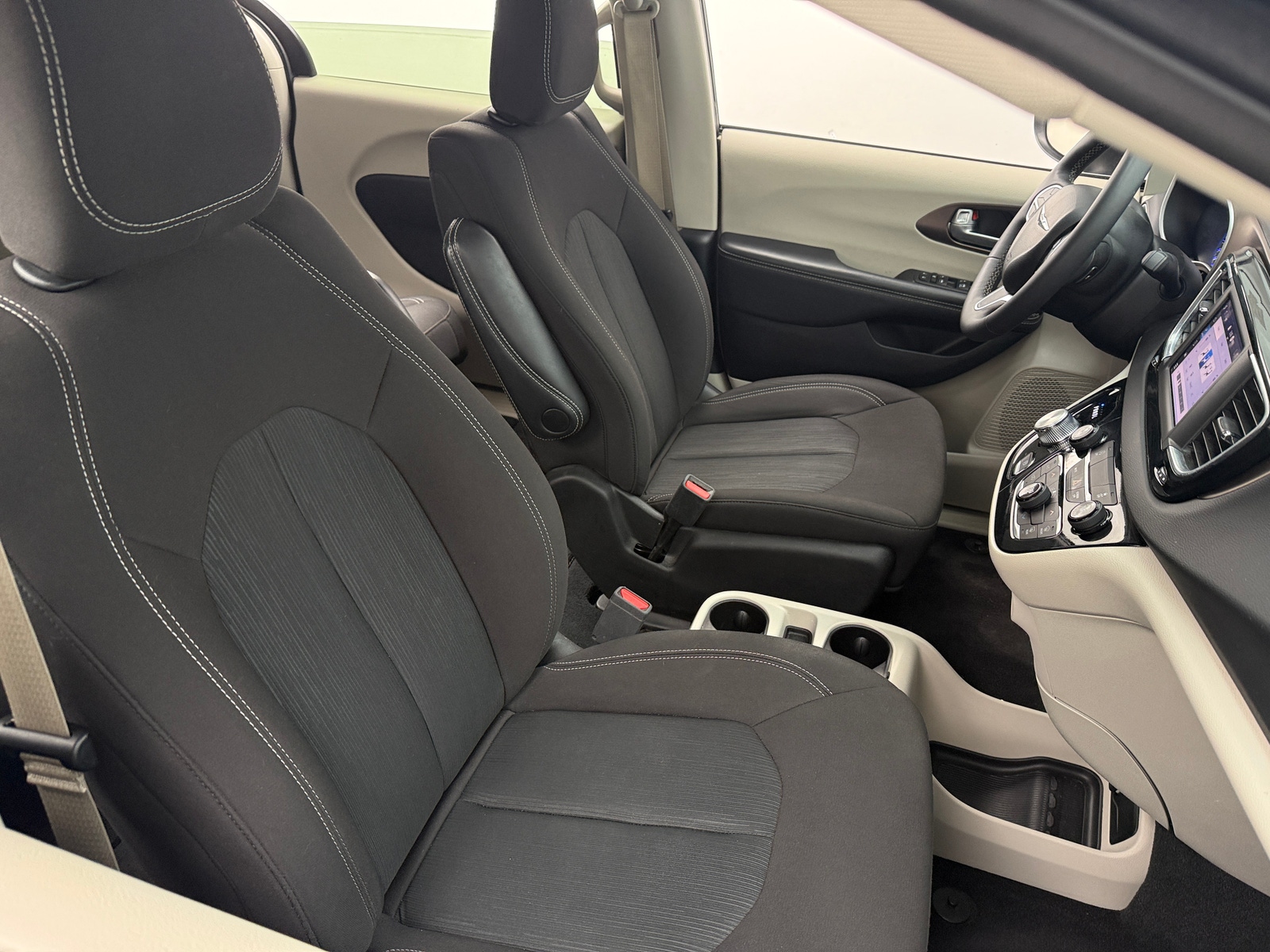 Thumbnail: 2024 Chrysler Voyager - 2