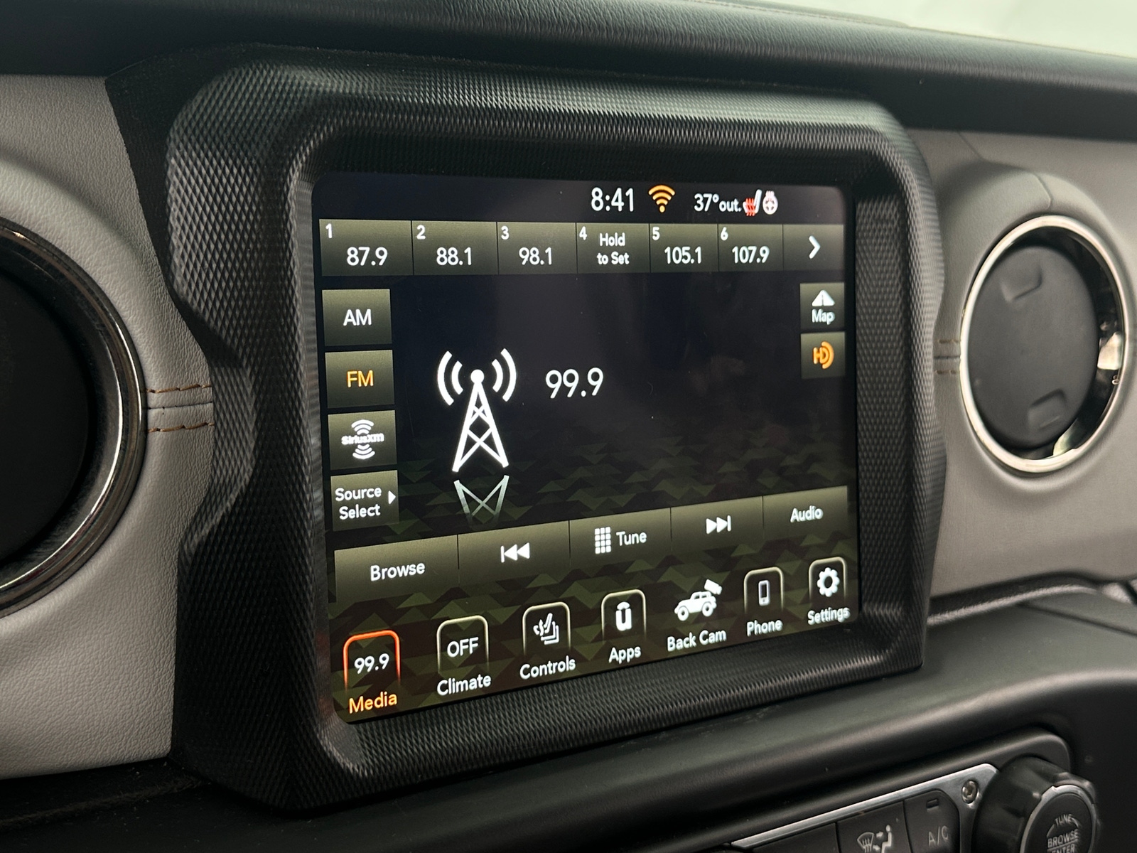 Thumbnail: 2021 Jeep Wrangler - 3