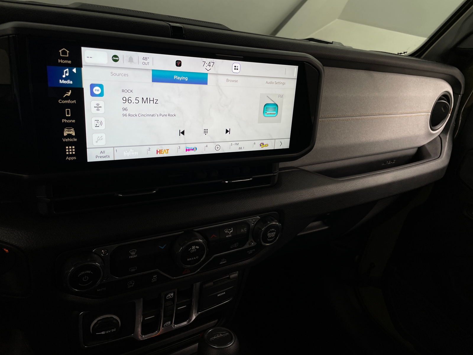 Thumbnail: 2025 Jeep Gladiator - 4