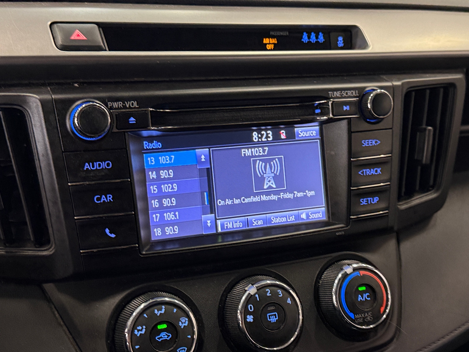 Thumbnail: 2018 Toyota RAV4 - 4