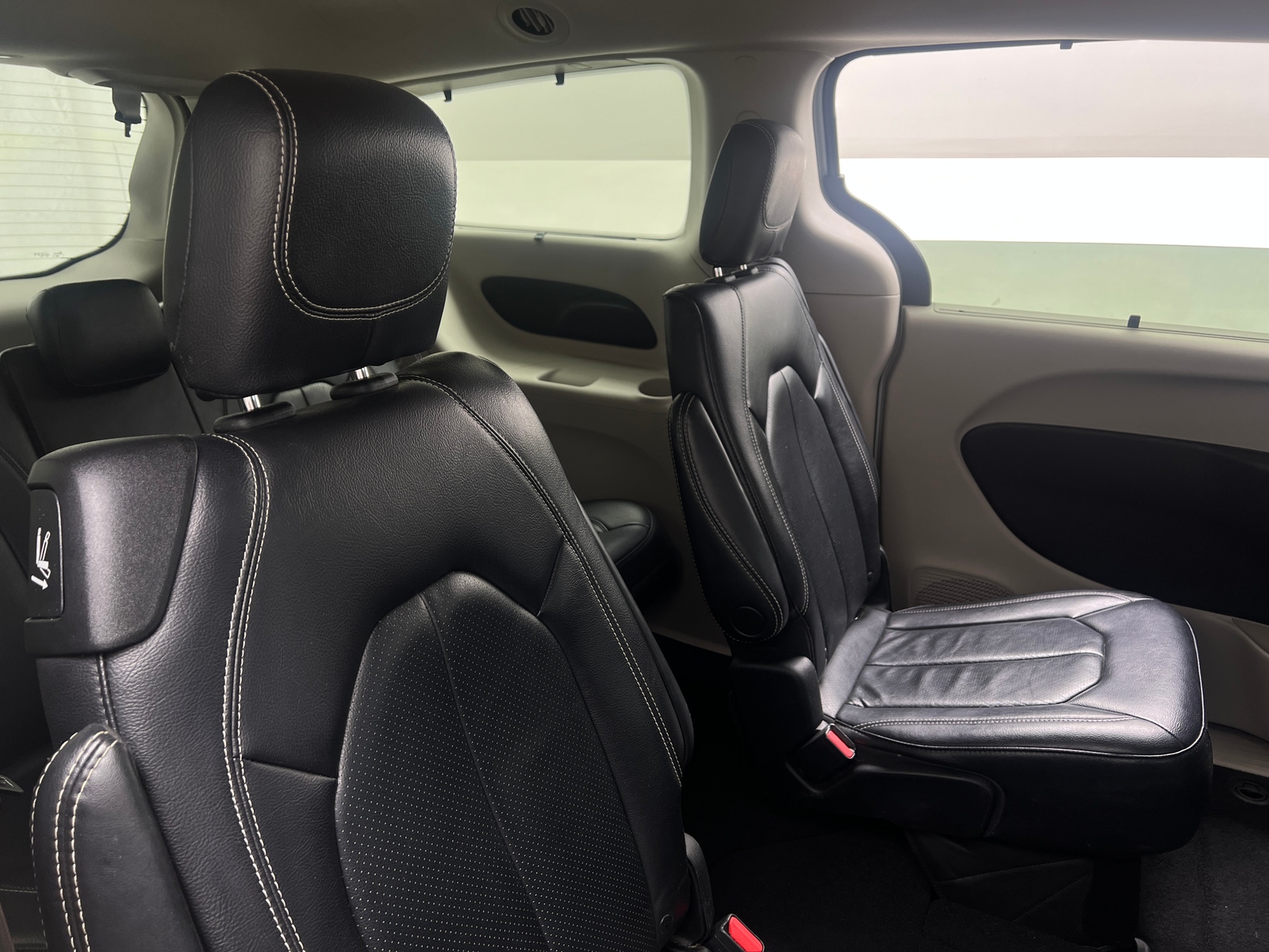 Thumbnail: 2022 Chrysler Pacifica - 5