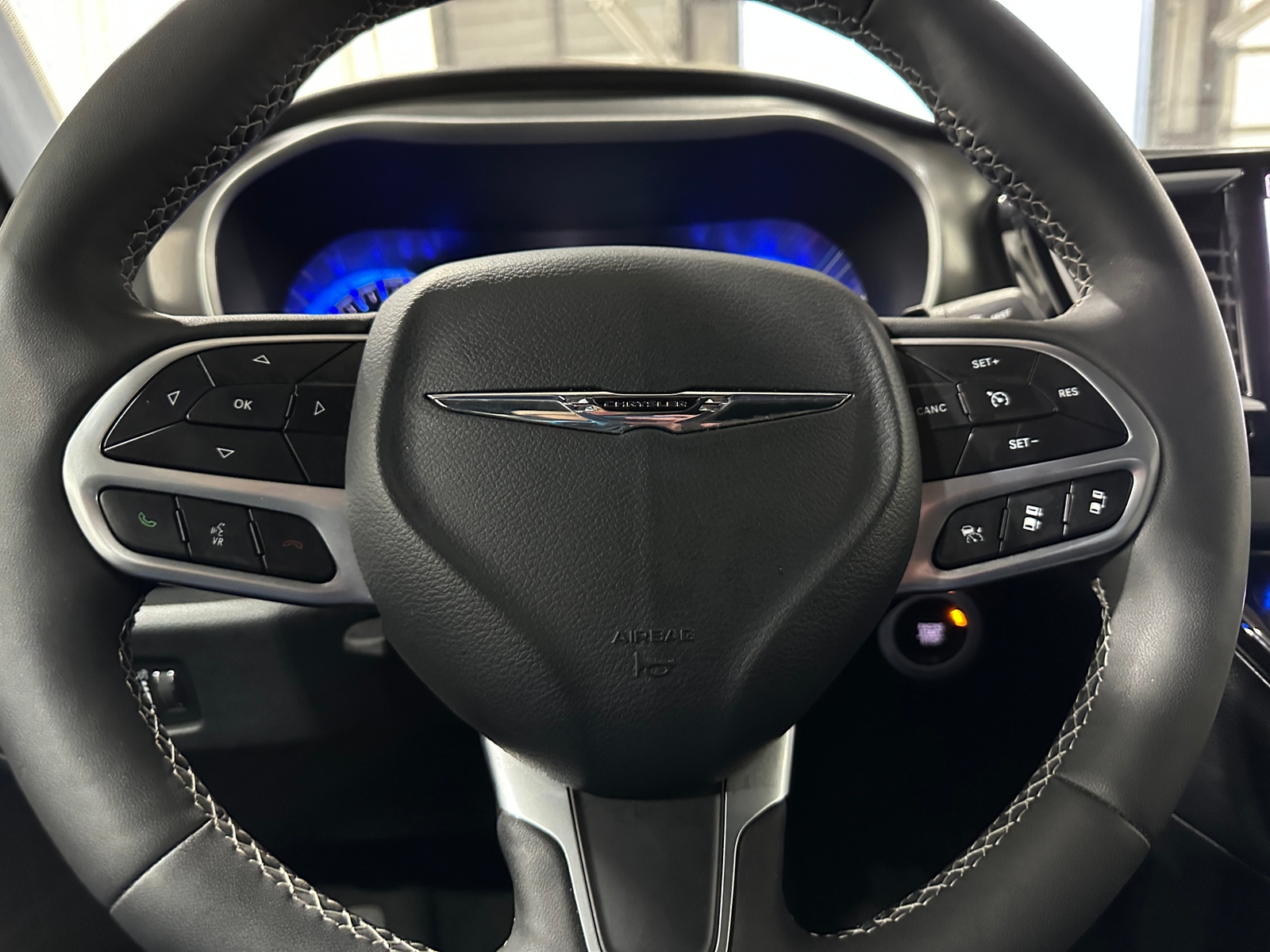 Thumbnail: 2025 Chrysler Pacifica - 4