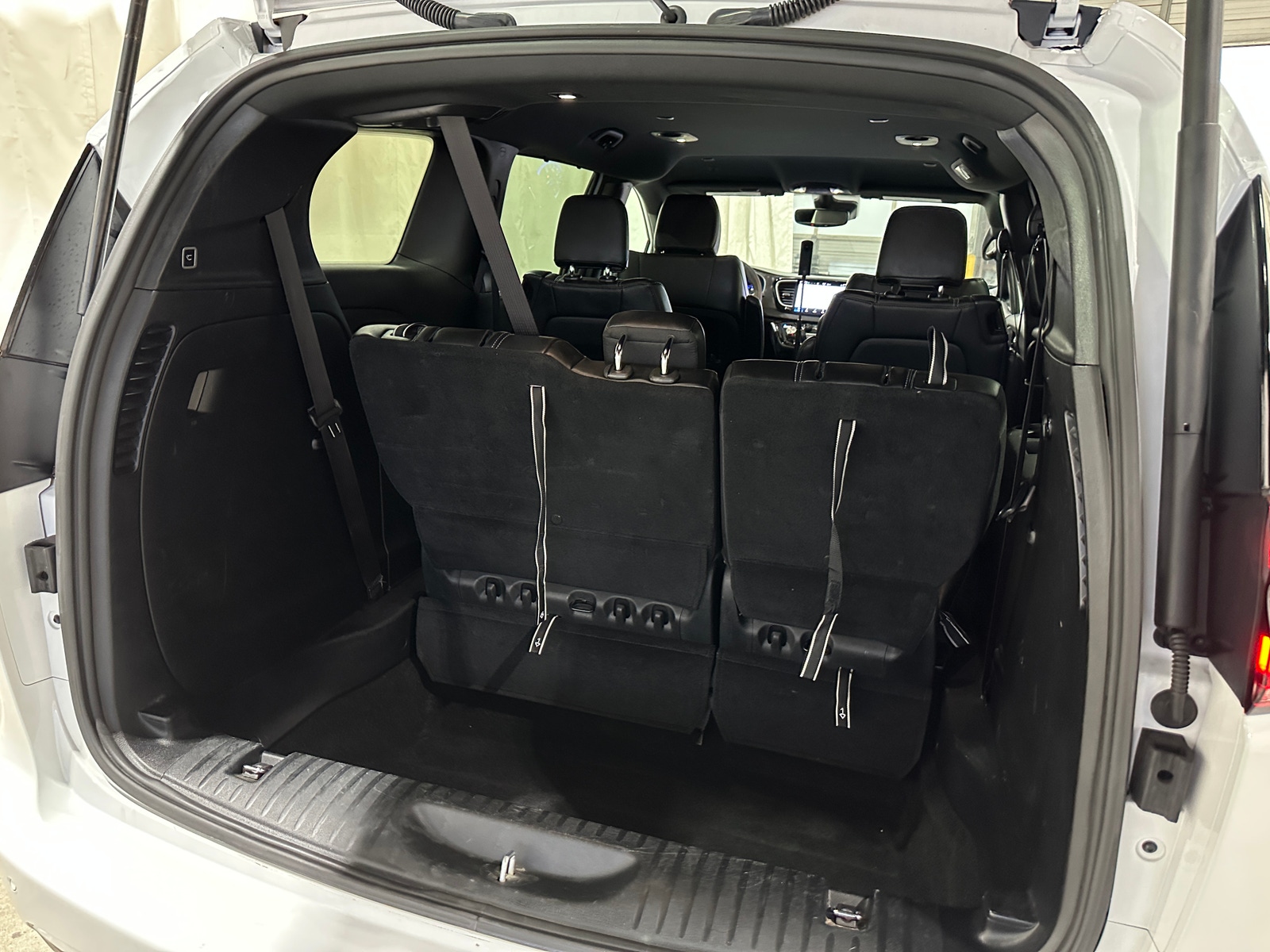 Thumbnail: 2025 Chrysler Pacifica - 6