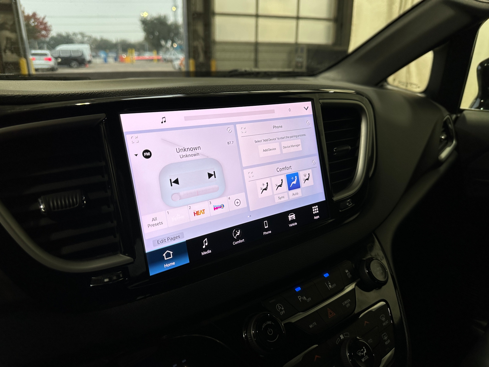 Thumbnail: 2025 Chrysler Pacifica - 3