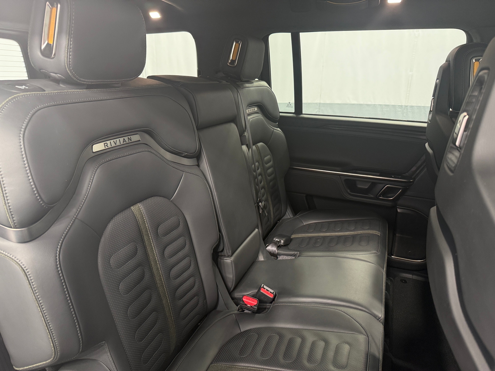 Thumbnail: 2022 Rivian R1S - 5