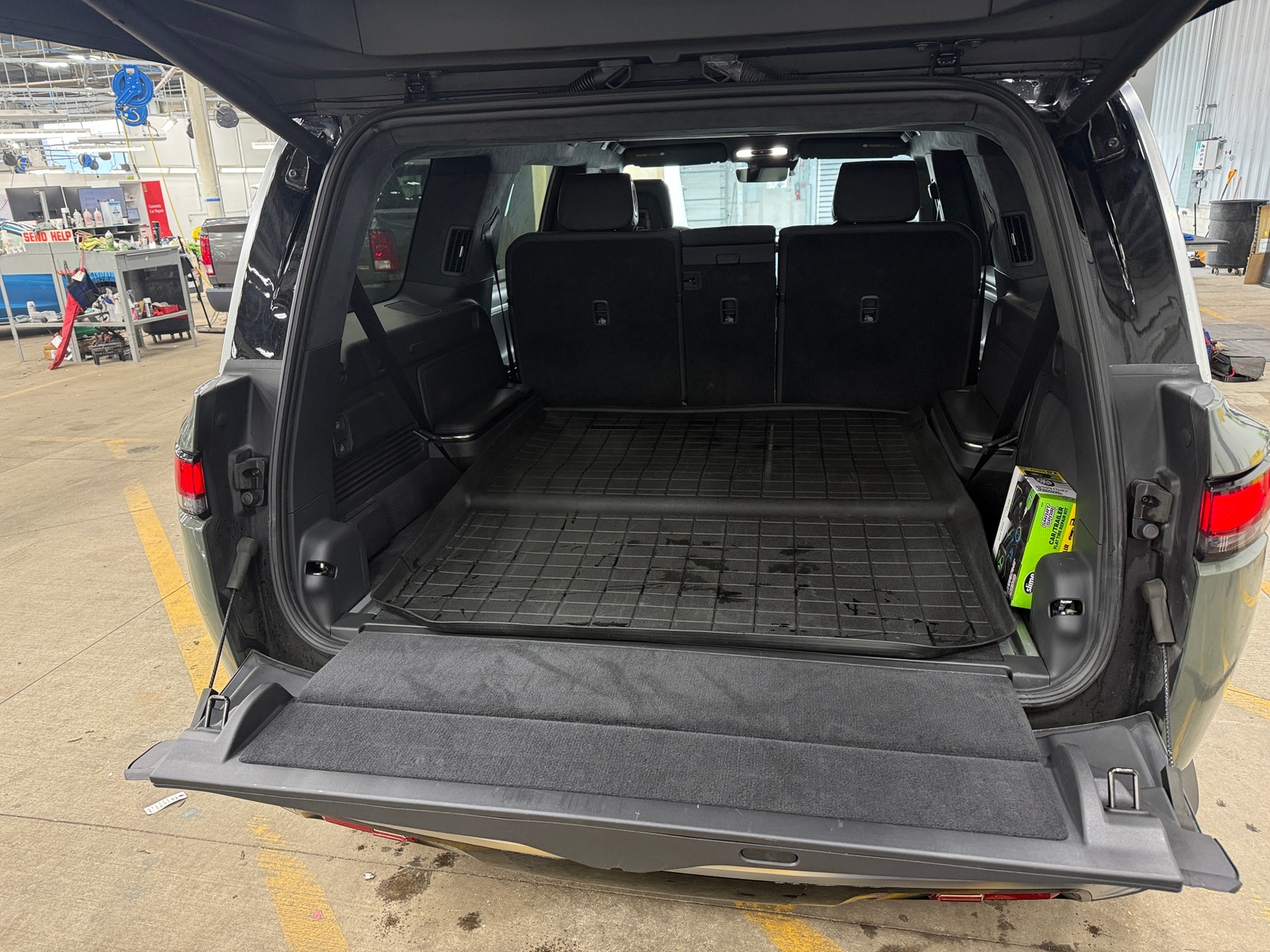 Thumbnail: 2022 Rivian R1S - 6