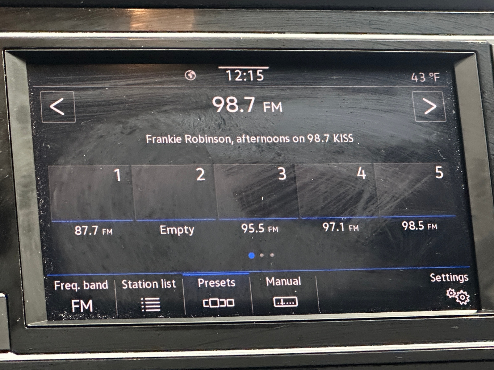 Thumbnail: 2021 Volkswagen Tiguan - 4