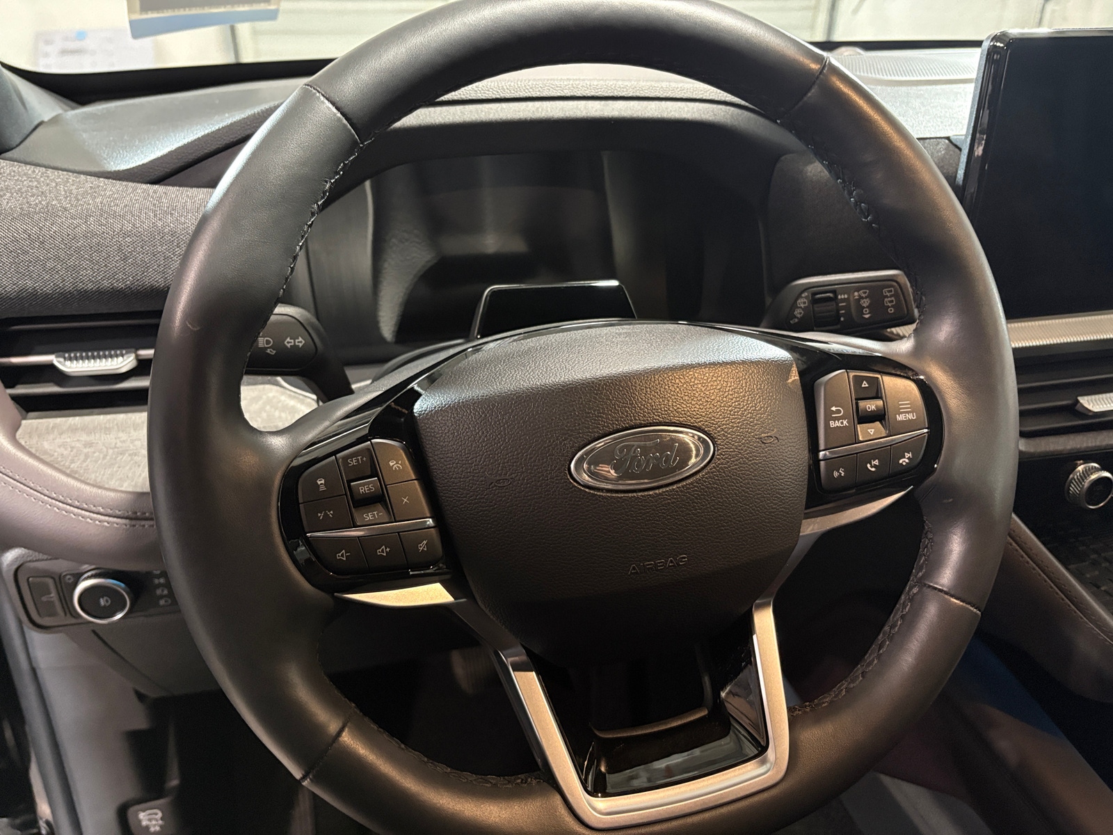 Thumbnail: 2025 Ford Explorer - 4