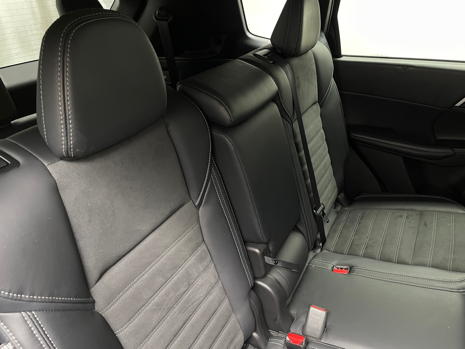 Thumbnail: 2024 Mitsubishi Outlander - 2