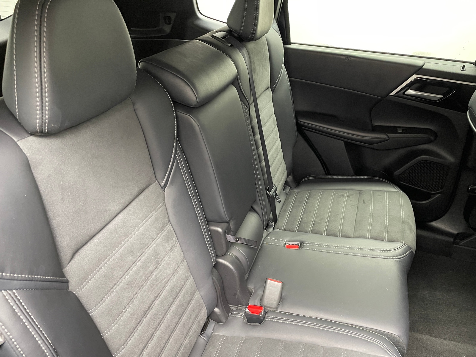 Thumbnail: 2024 Mitsubishi Outlander - 6