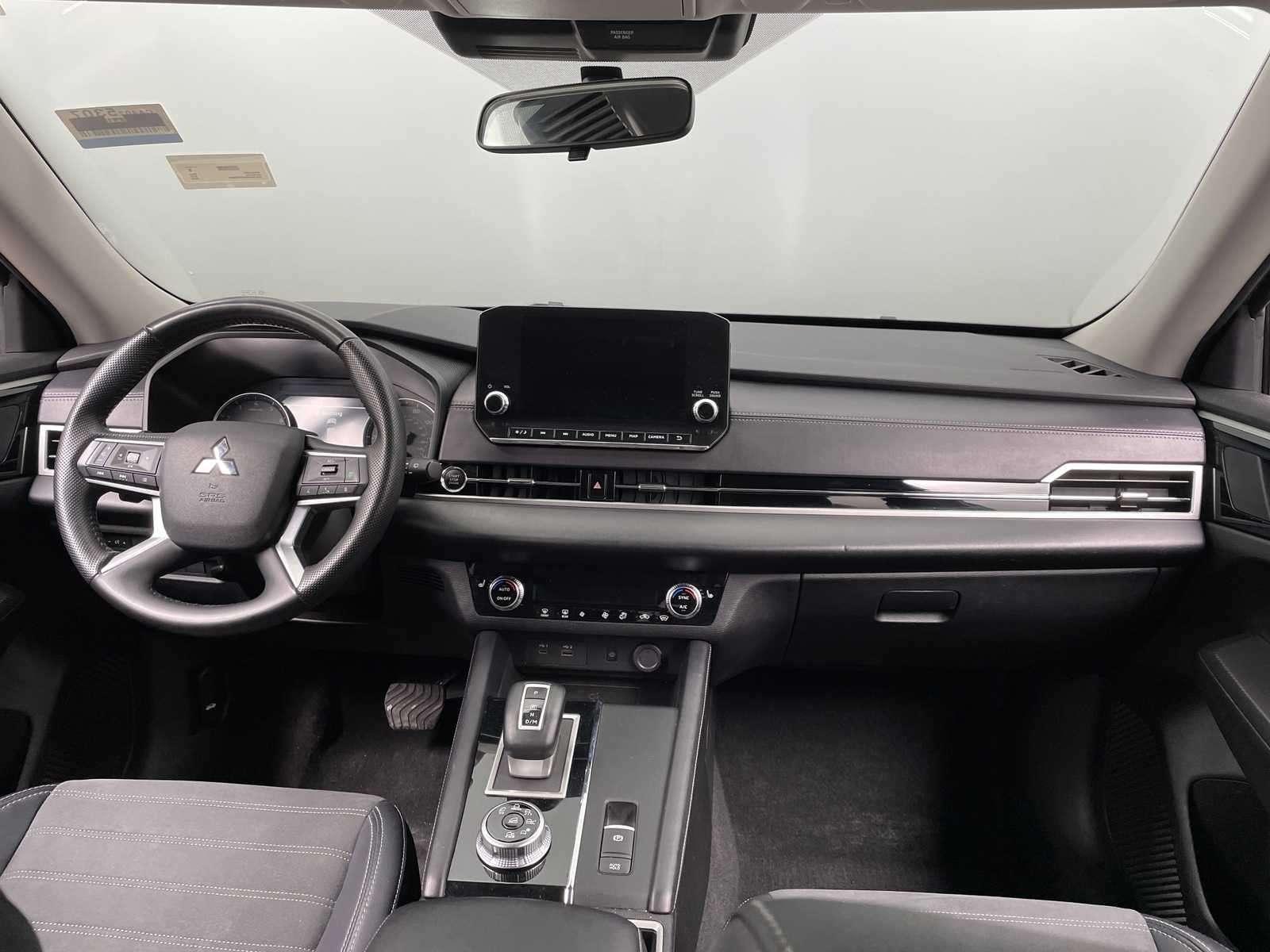 Thumbnail: 2024 Mitsubishi Outlander - 3