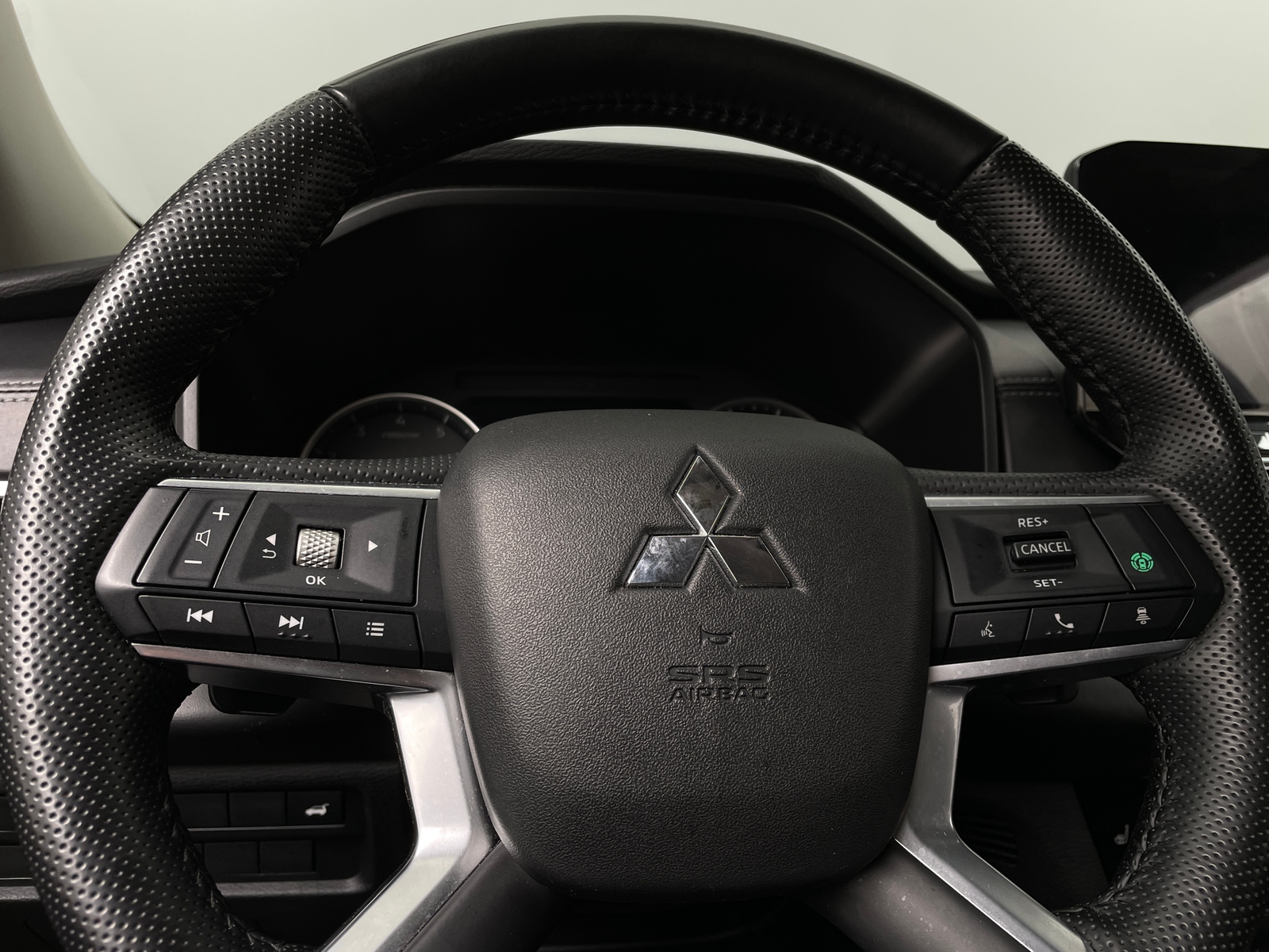 Thumbnail: 2024 Mitsubishi Outlander - 5