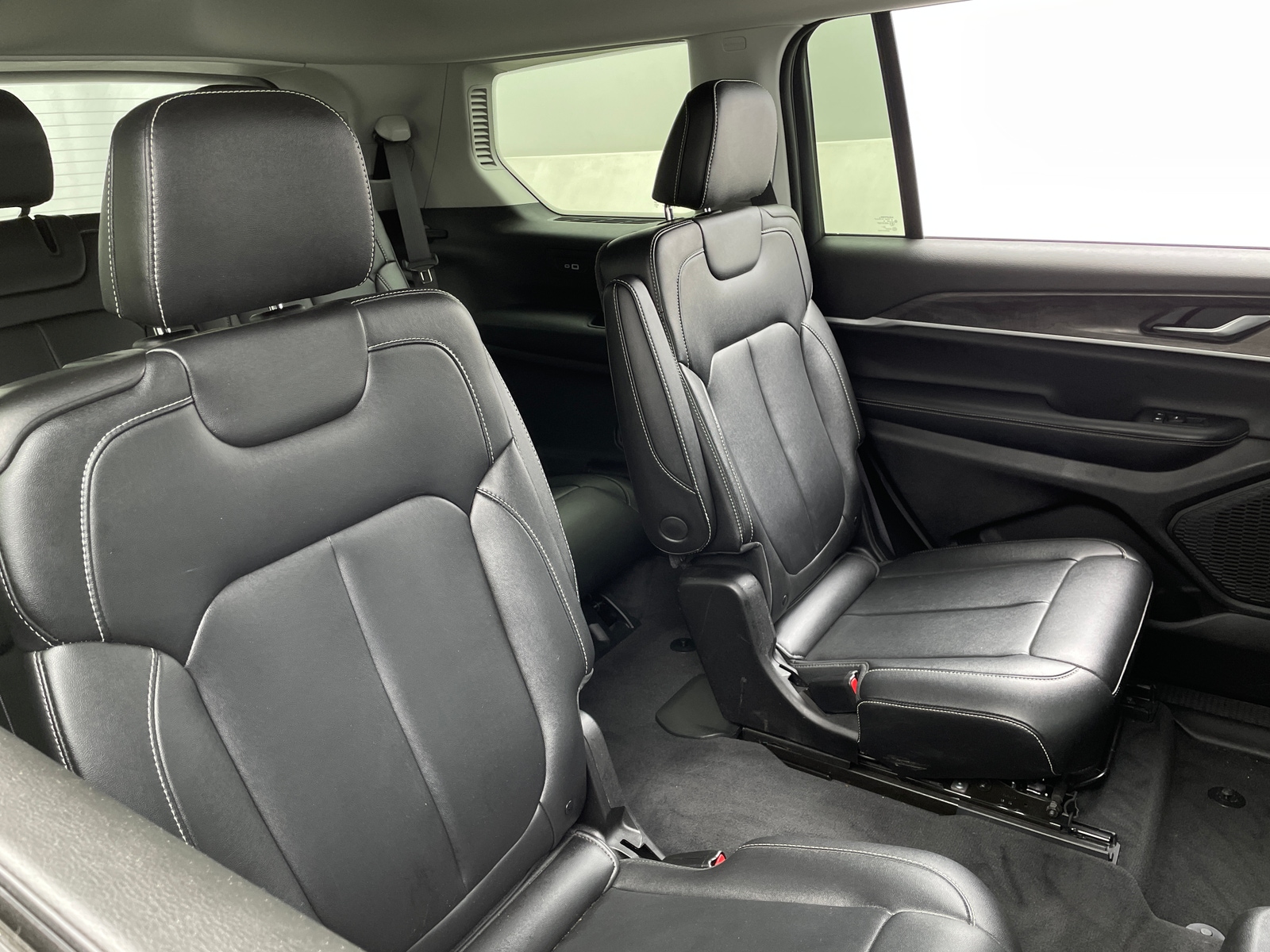 Thumbnail: 2023 Jeep Grand Cherokee L - 5