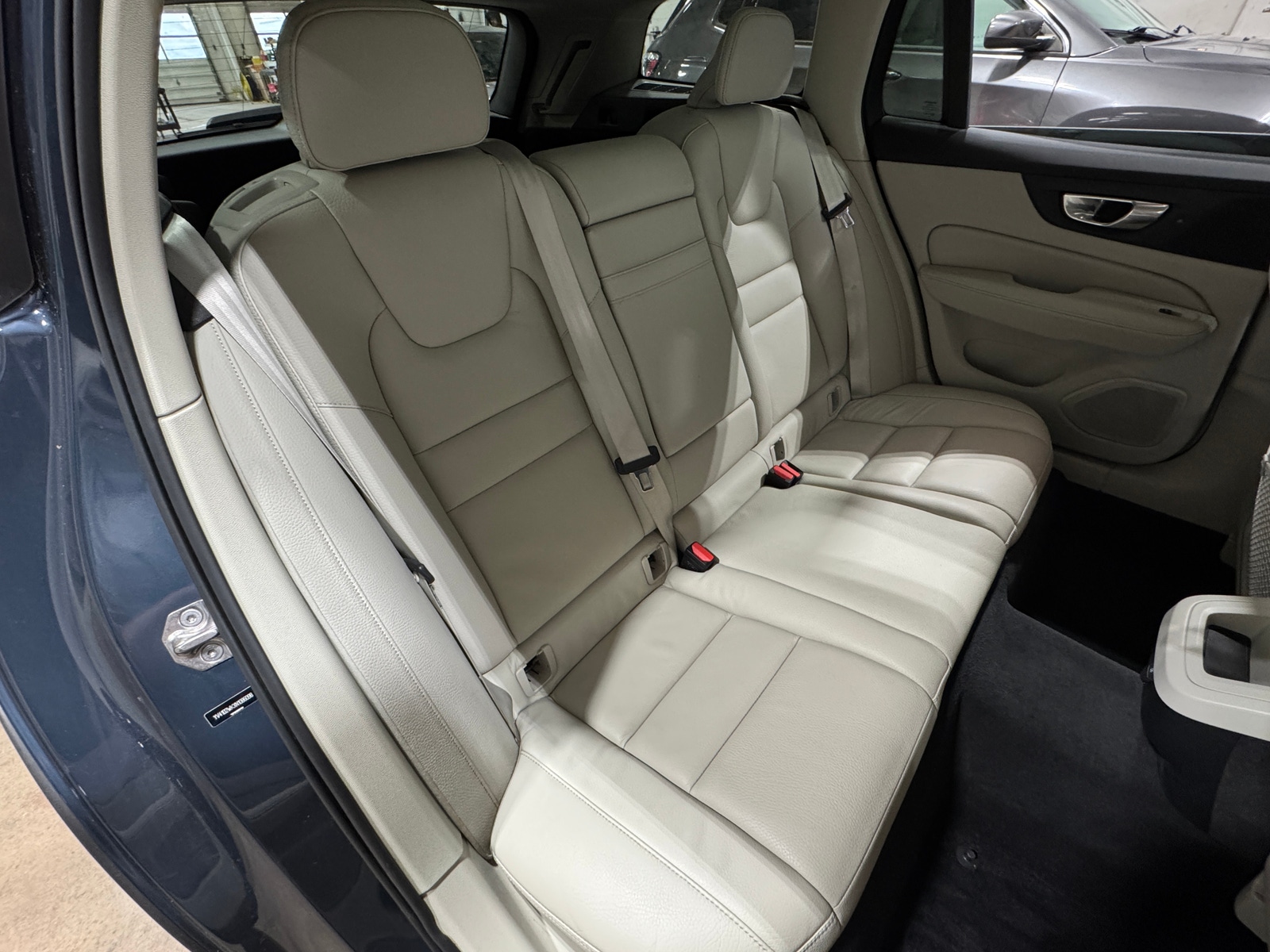 Thumbnail: 2022 Volvo V60 - 5