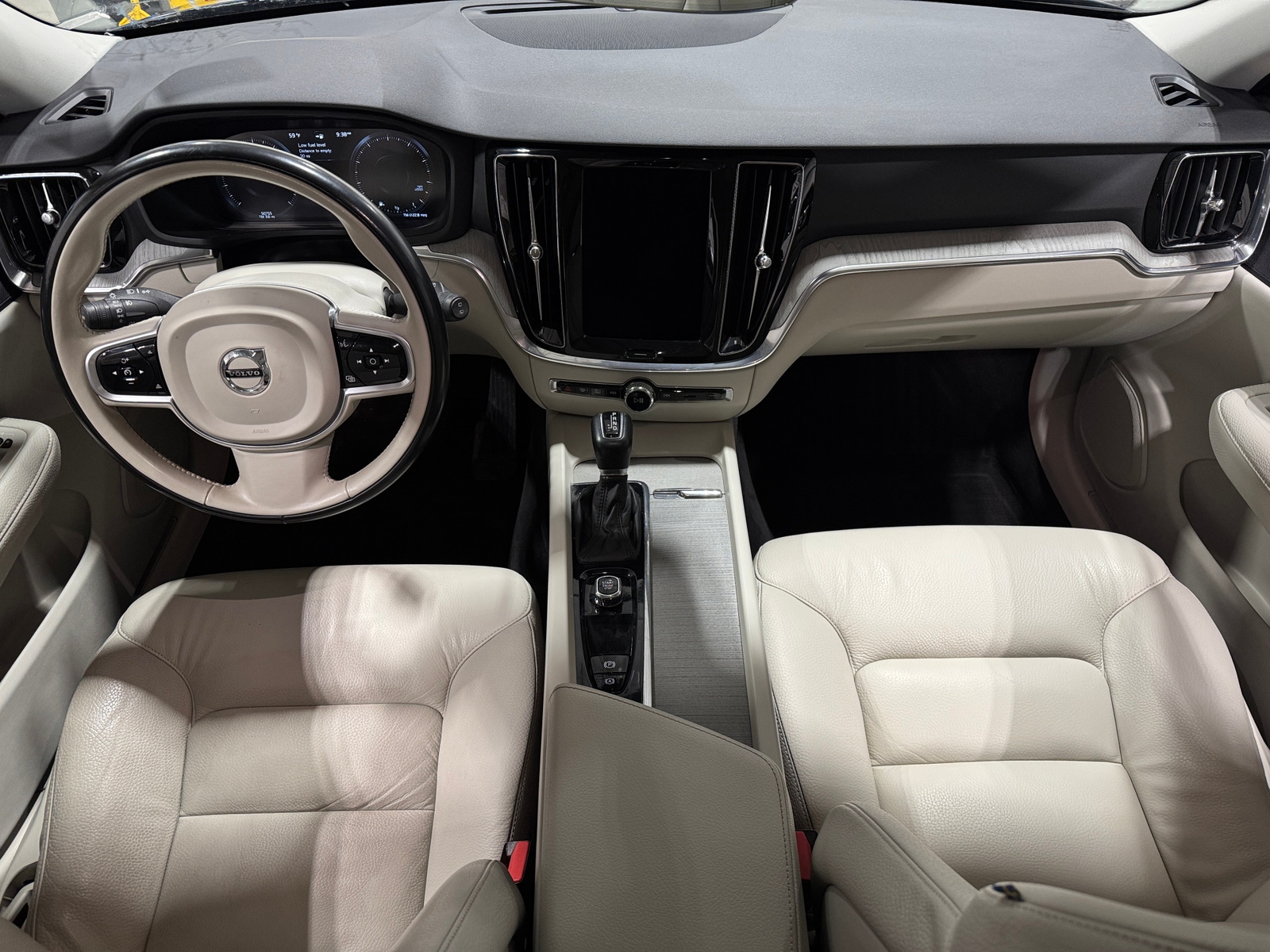 Thumbnail: 2022 Volvo V60 - 2