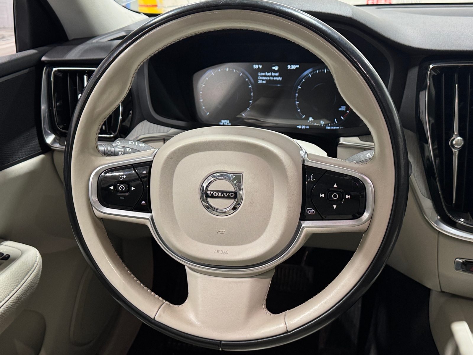 Thumbnail: 2022 Volvo V60 - 4