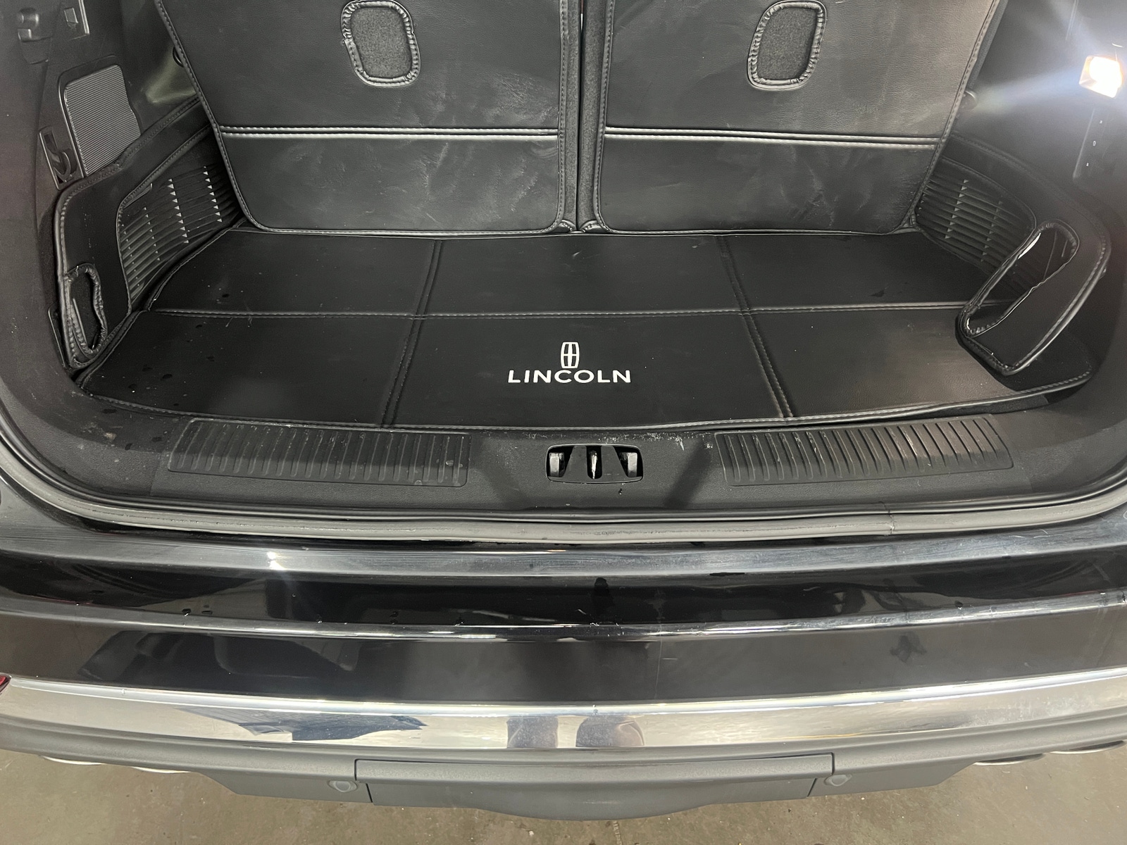 Thumbnail: 2021 Lincoln Aviator - 6