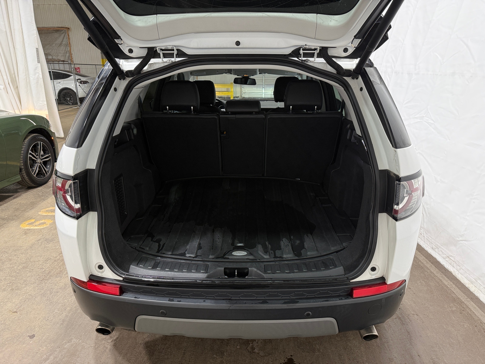 Thumbnail: 2017 Land Rover Discovery Sport - 6