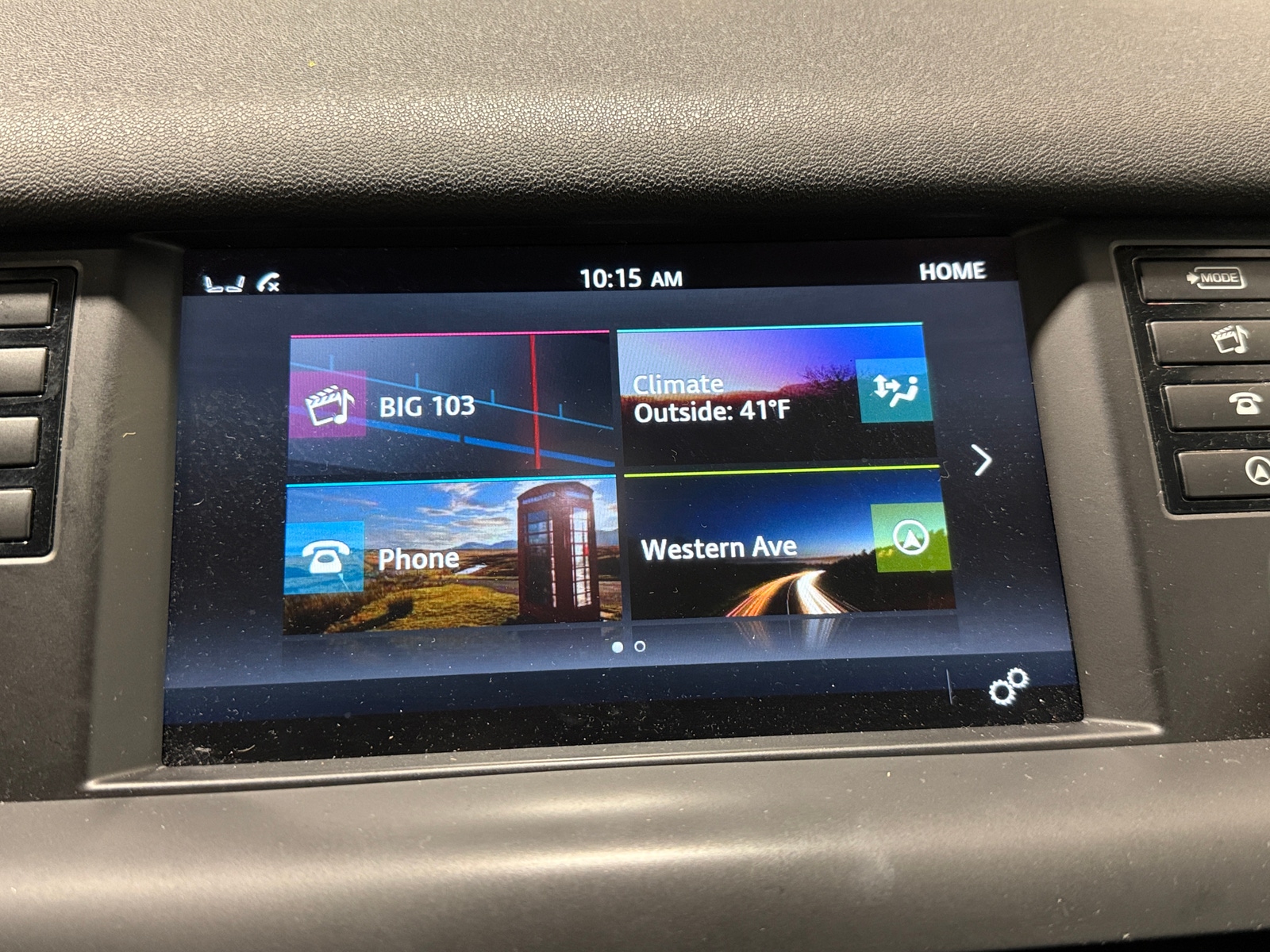 Thumbnail: 2017 Land Rover Discovery Sport - 3