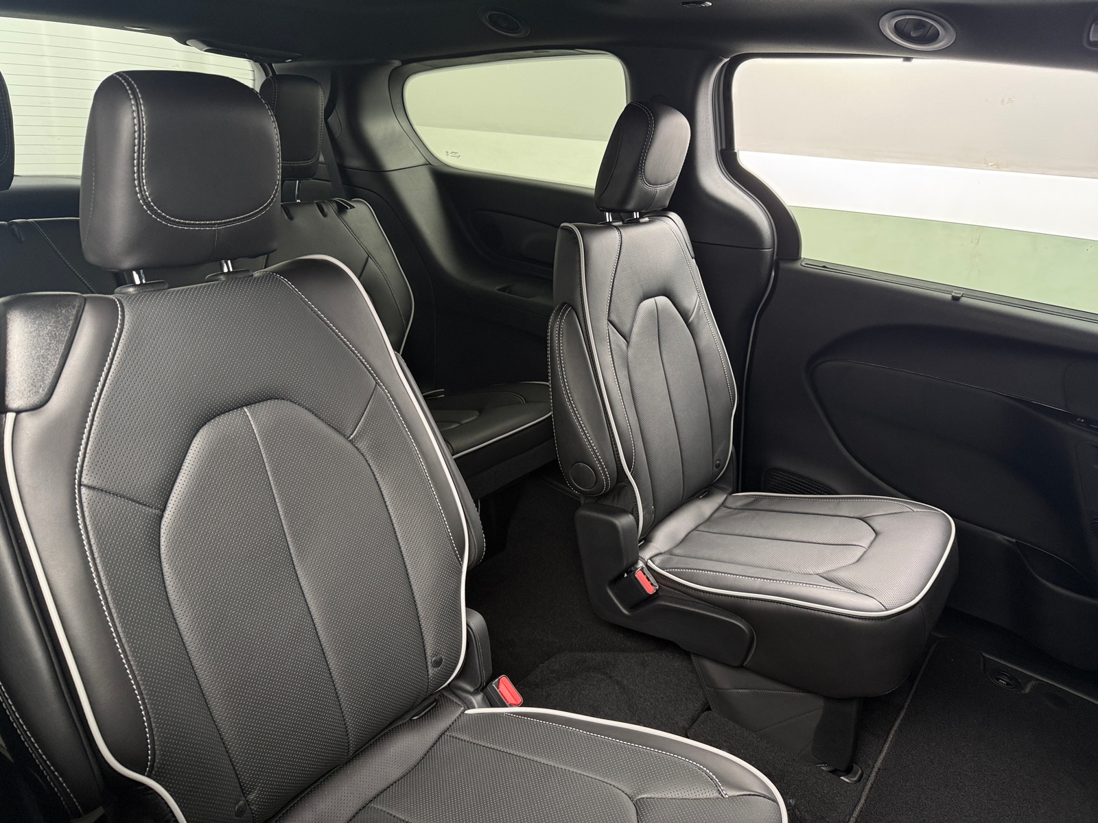 Thumbnail: 2026 Chrysler Pacifica - 5