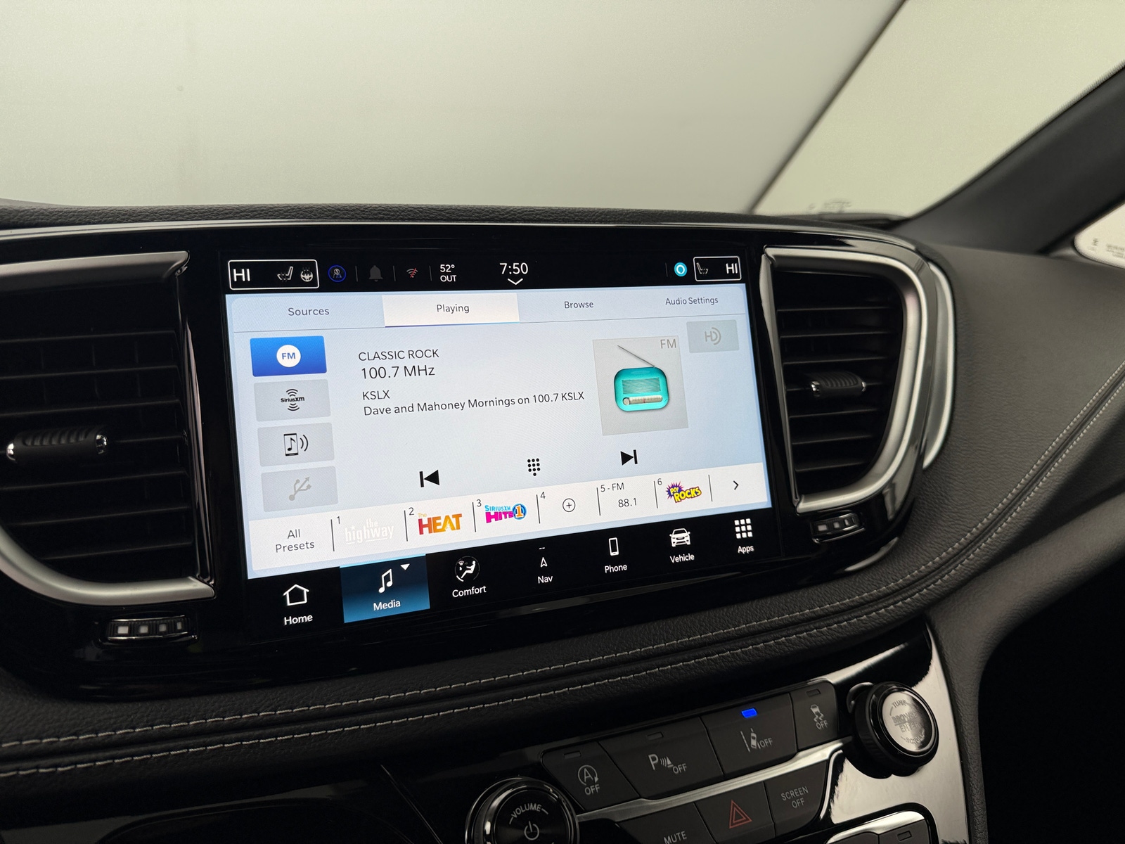 Thumbnail: 2026 Chrysler Pacifica - 3