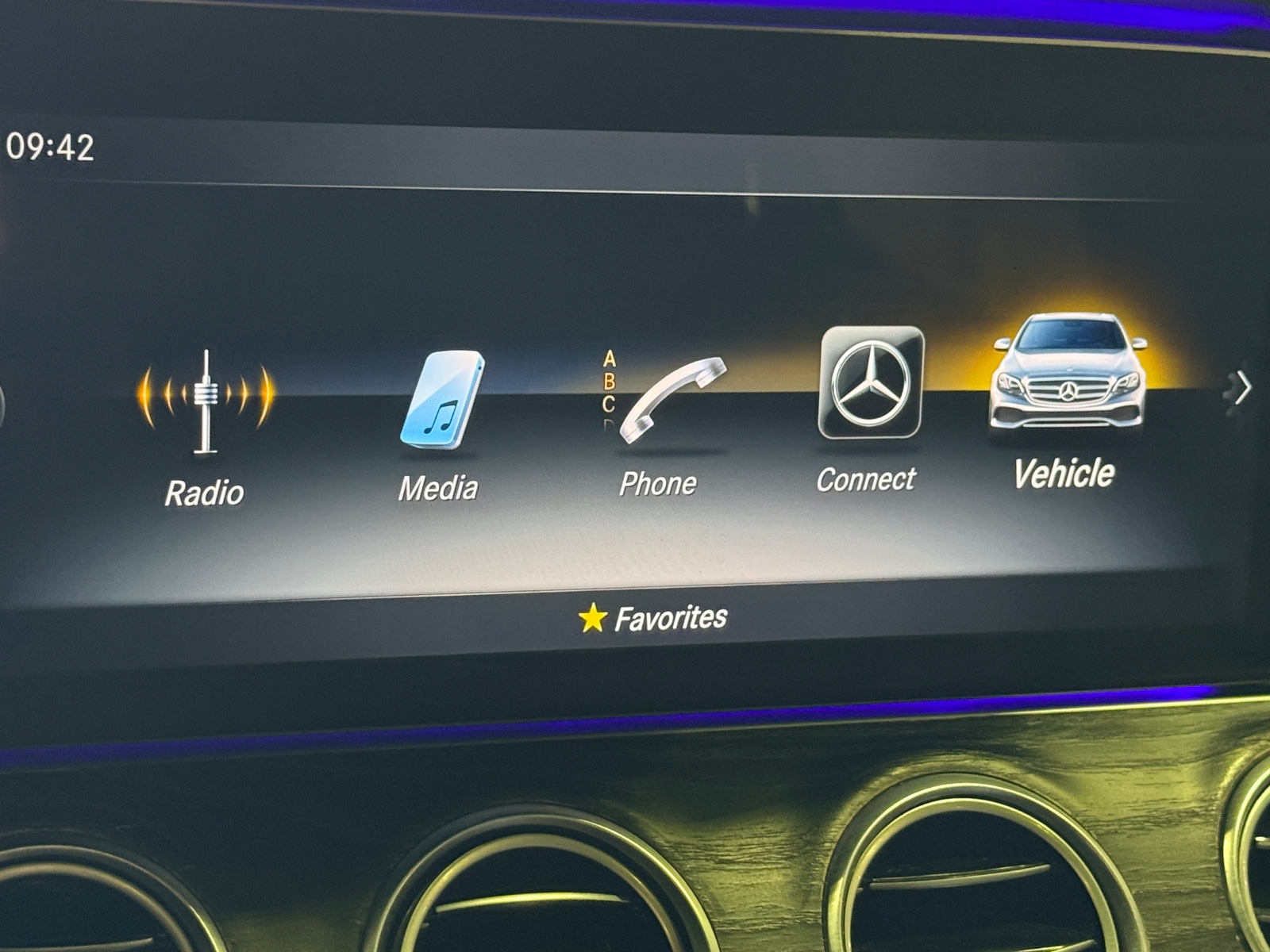 Thumbnail: 2019 Mercedes-Benz E-Class - 3