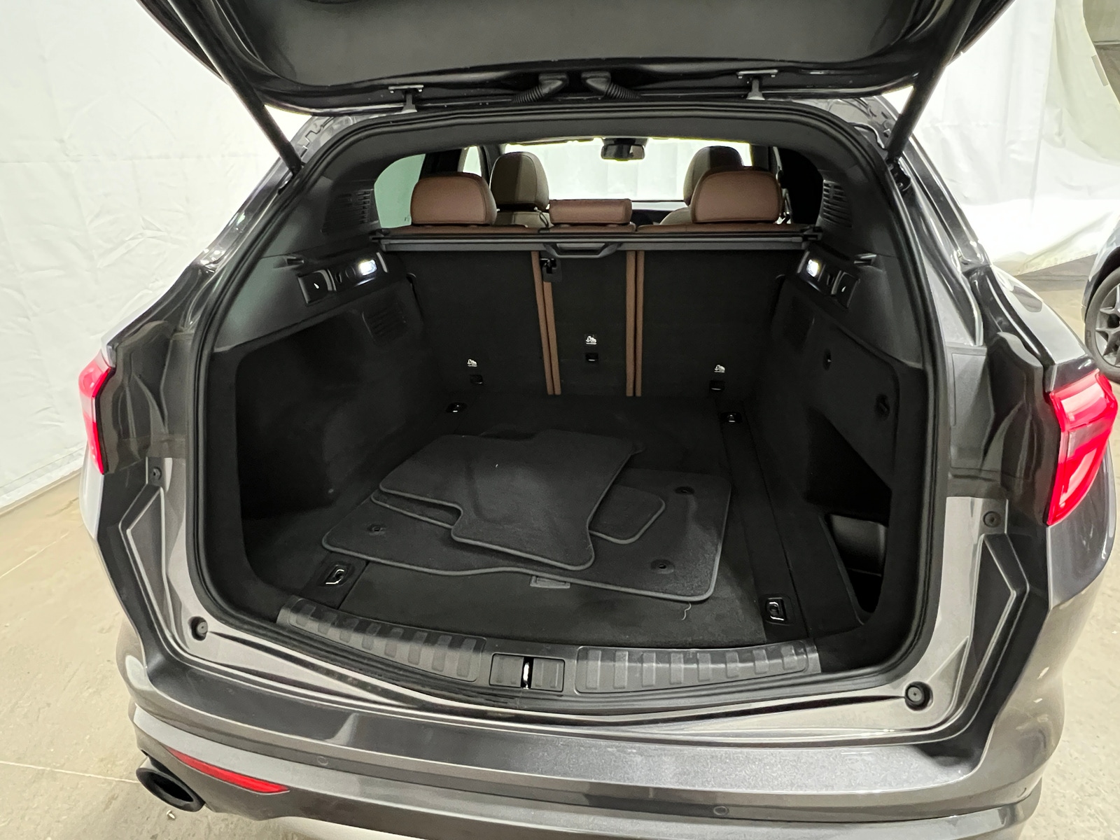 Thumbnail: 2023 Alfa Romeo Stelvio - 6