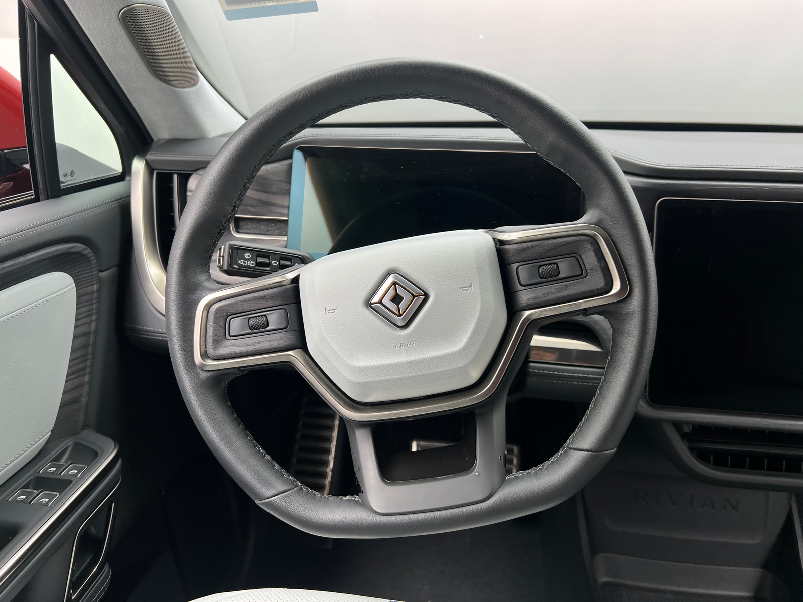 Thumbnail: 2024 Rivian R1S - 4