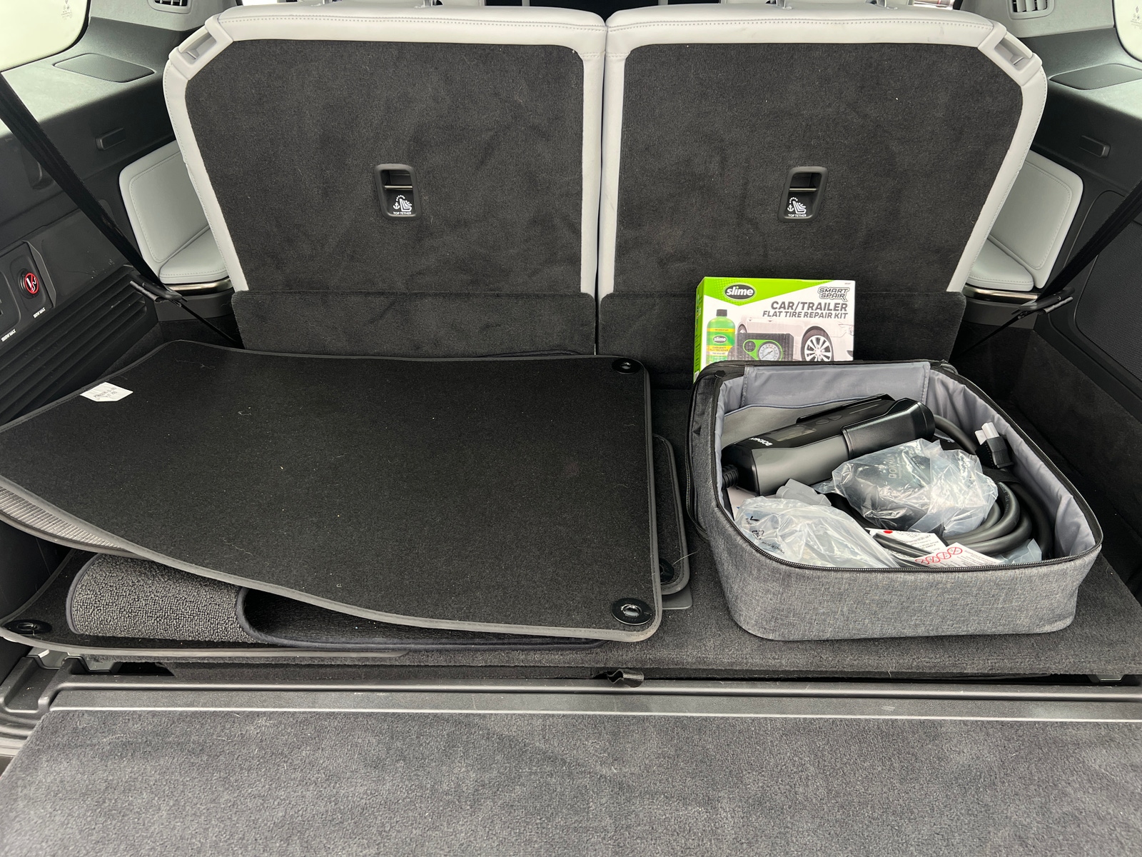 Thumbnail: 2024 Rivian R1S - 6