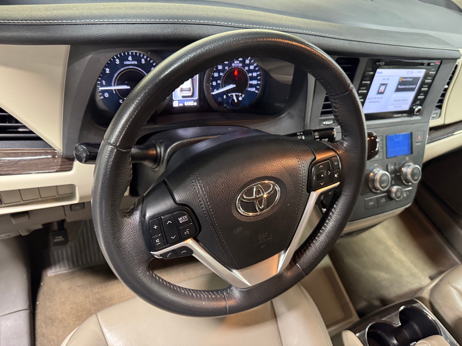 Thumbnail: 2018 Toyota Sienna - 4
