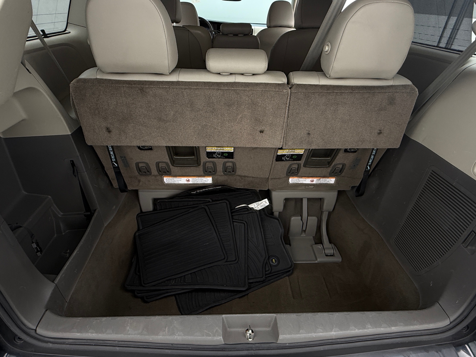 Thumbnail: 2018 Toyota Sienna - 6