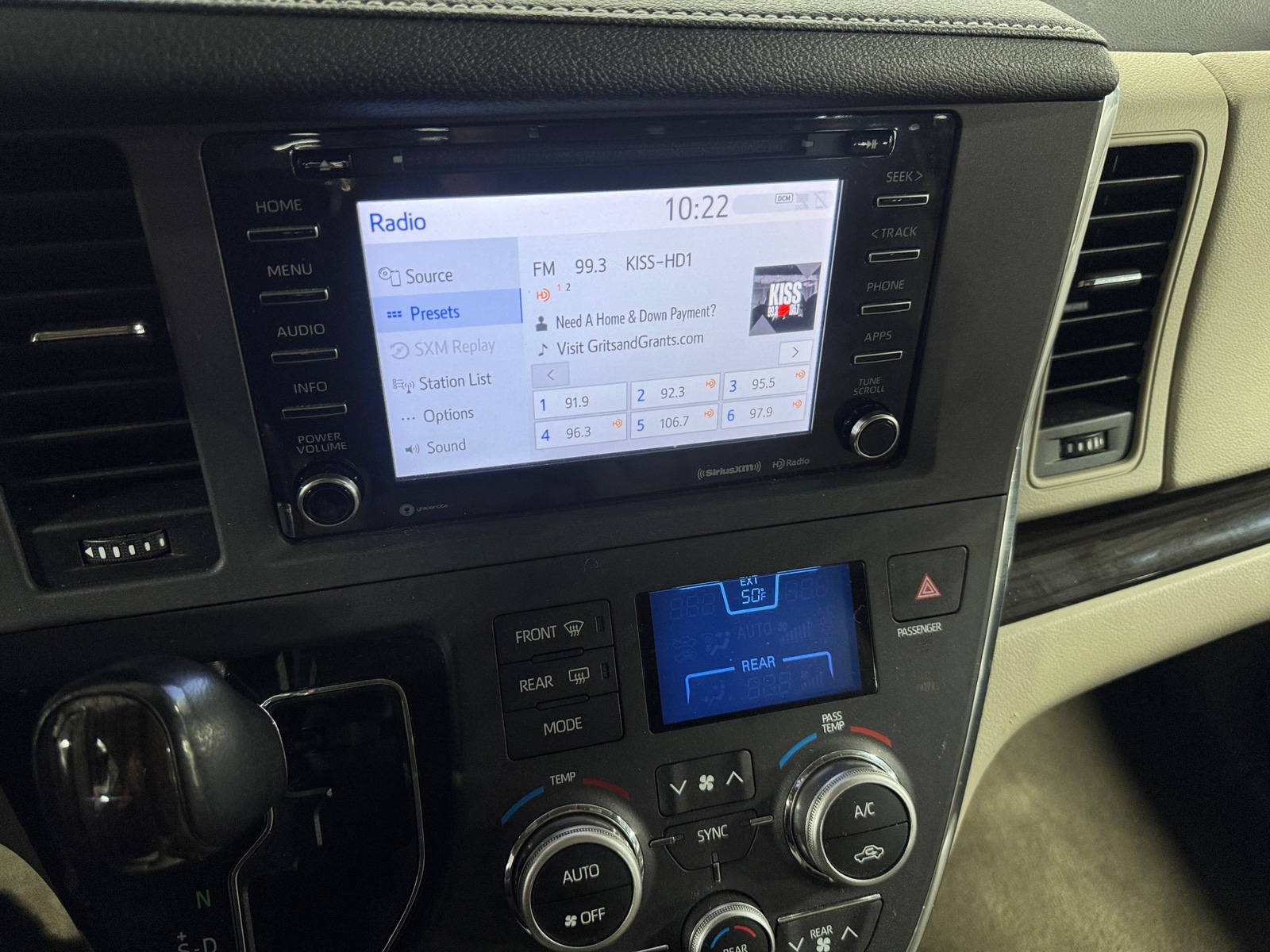 Thumbnail: 2018 Toyota Sienna - 3